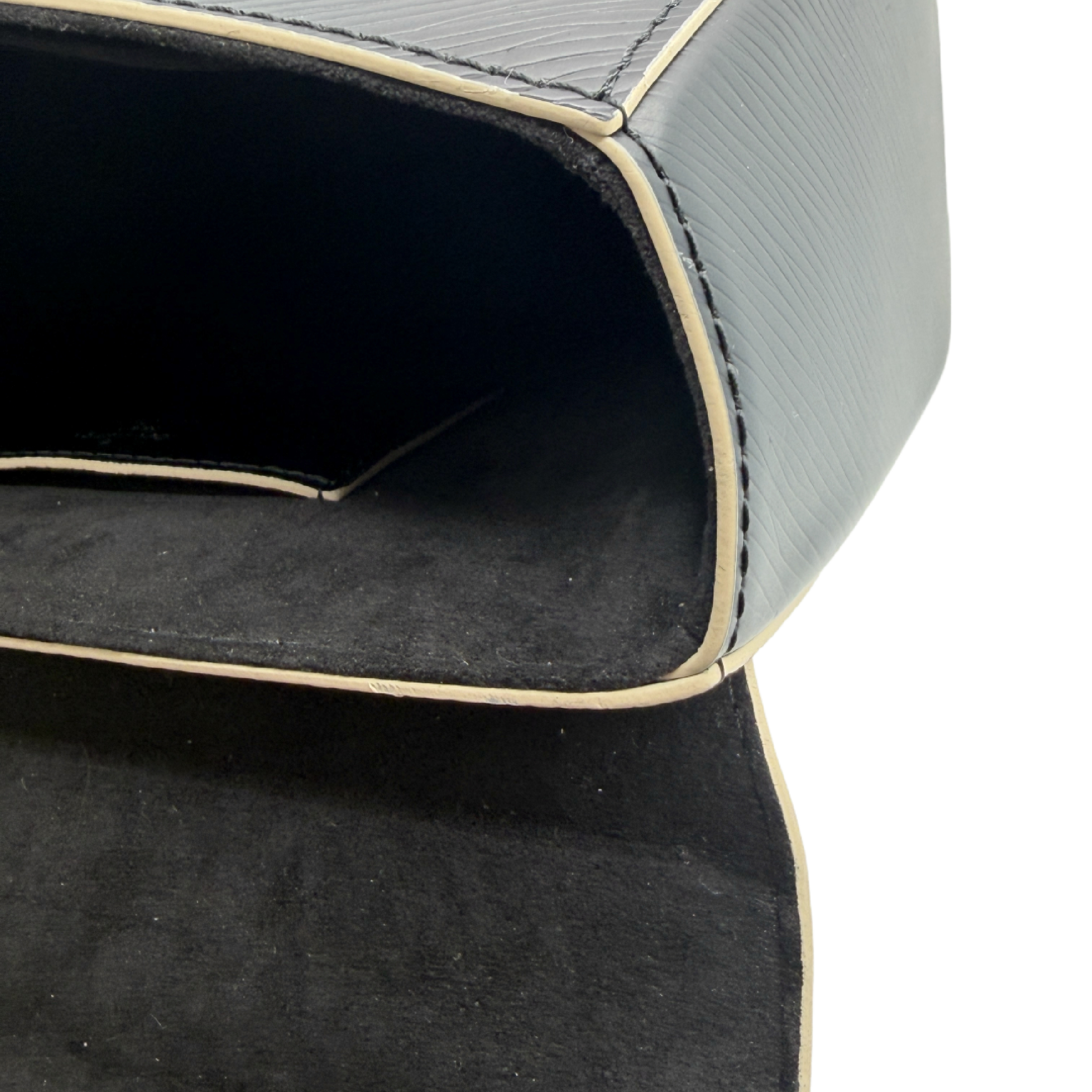 Epi Twist MM World Tour Shoulder Bag — view 10