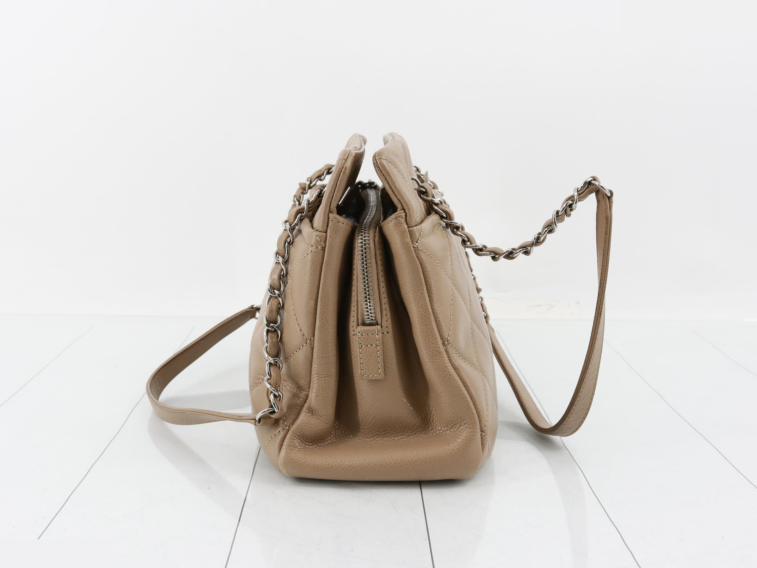 Caviar skin (bag) - Shoulder bag - Seal — view 3