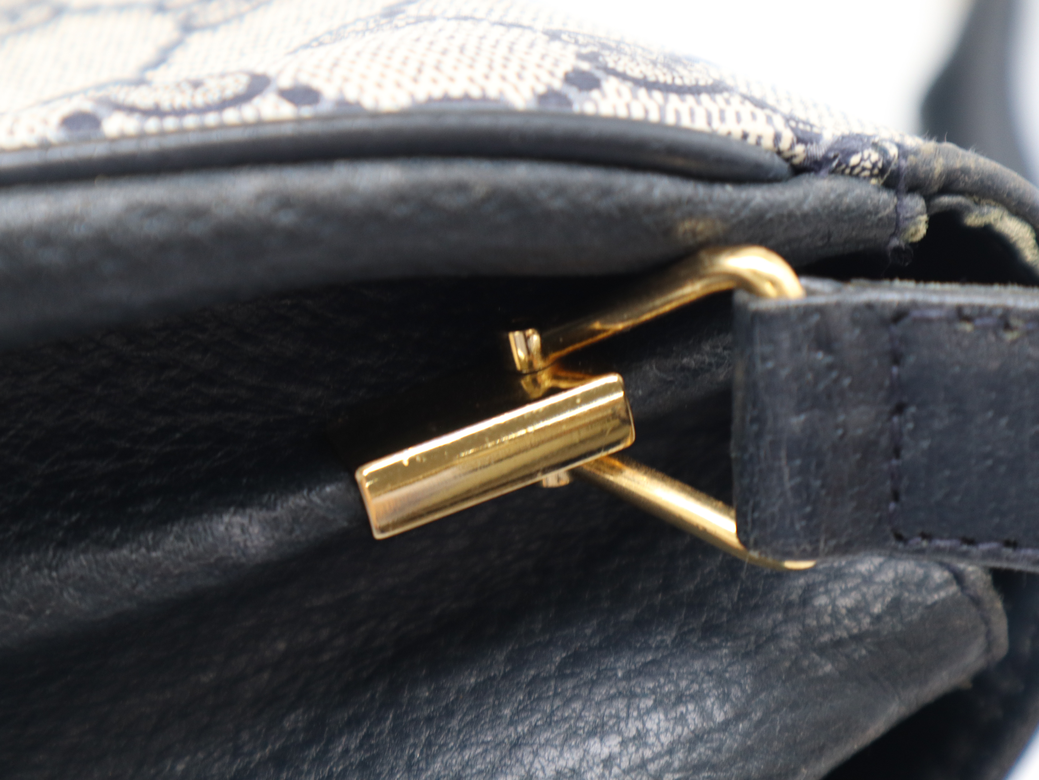 116.02.067 GG Supreme Shoulder Bag, Leather, Navy — view 9
