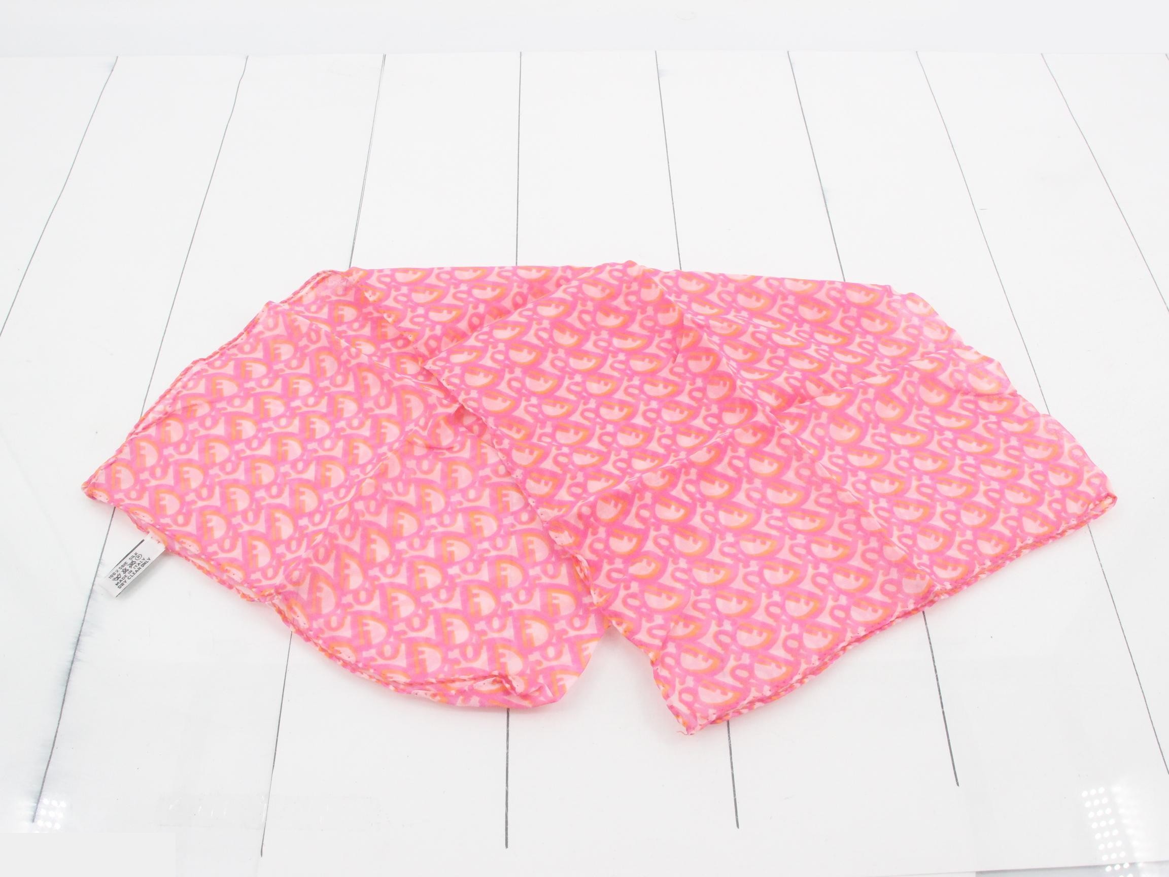 Other lines: Small items, accessories, scarves — view 3