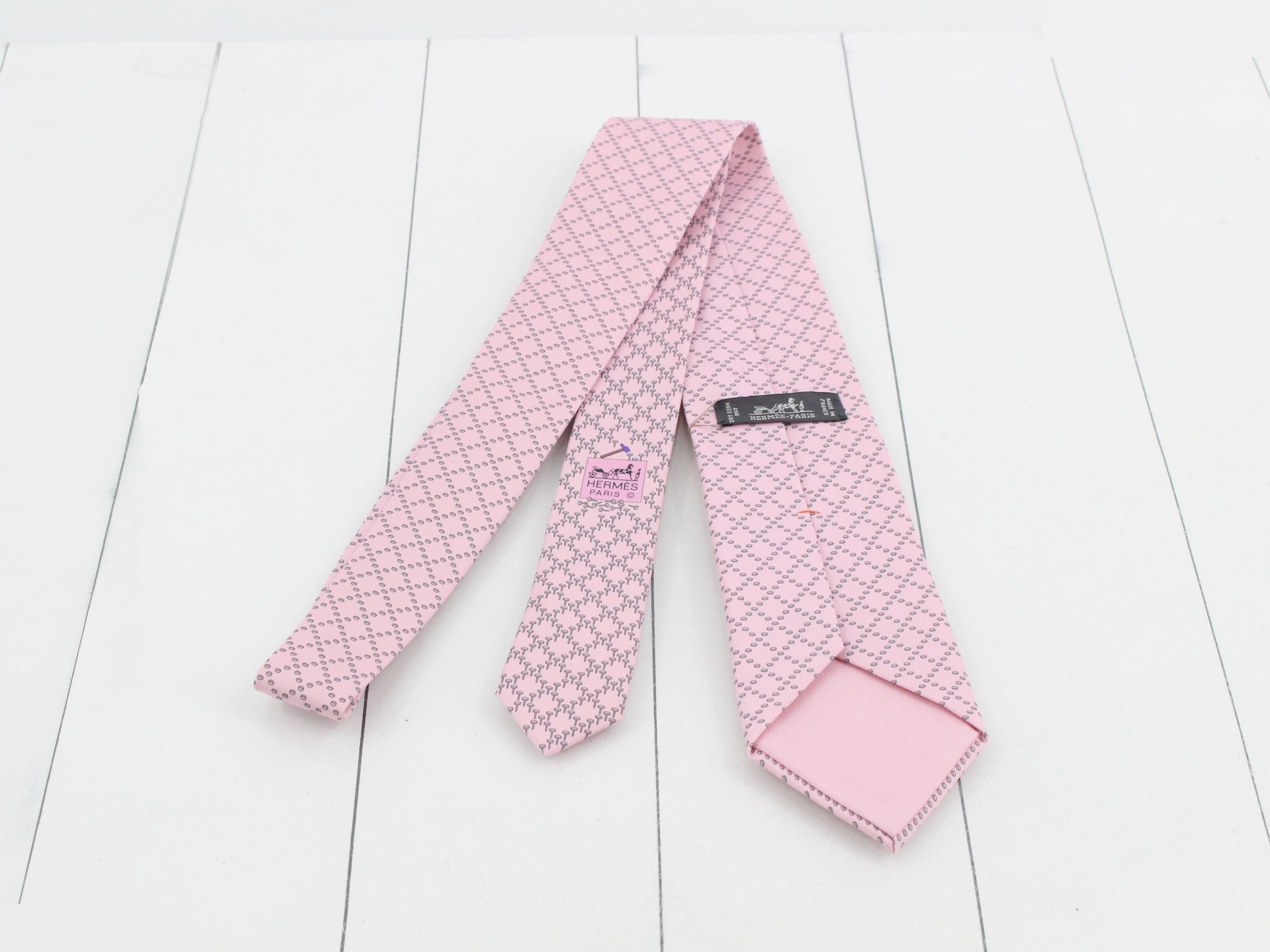 Unused, with tags attached, silk tie — view 2