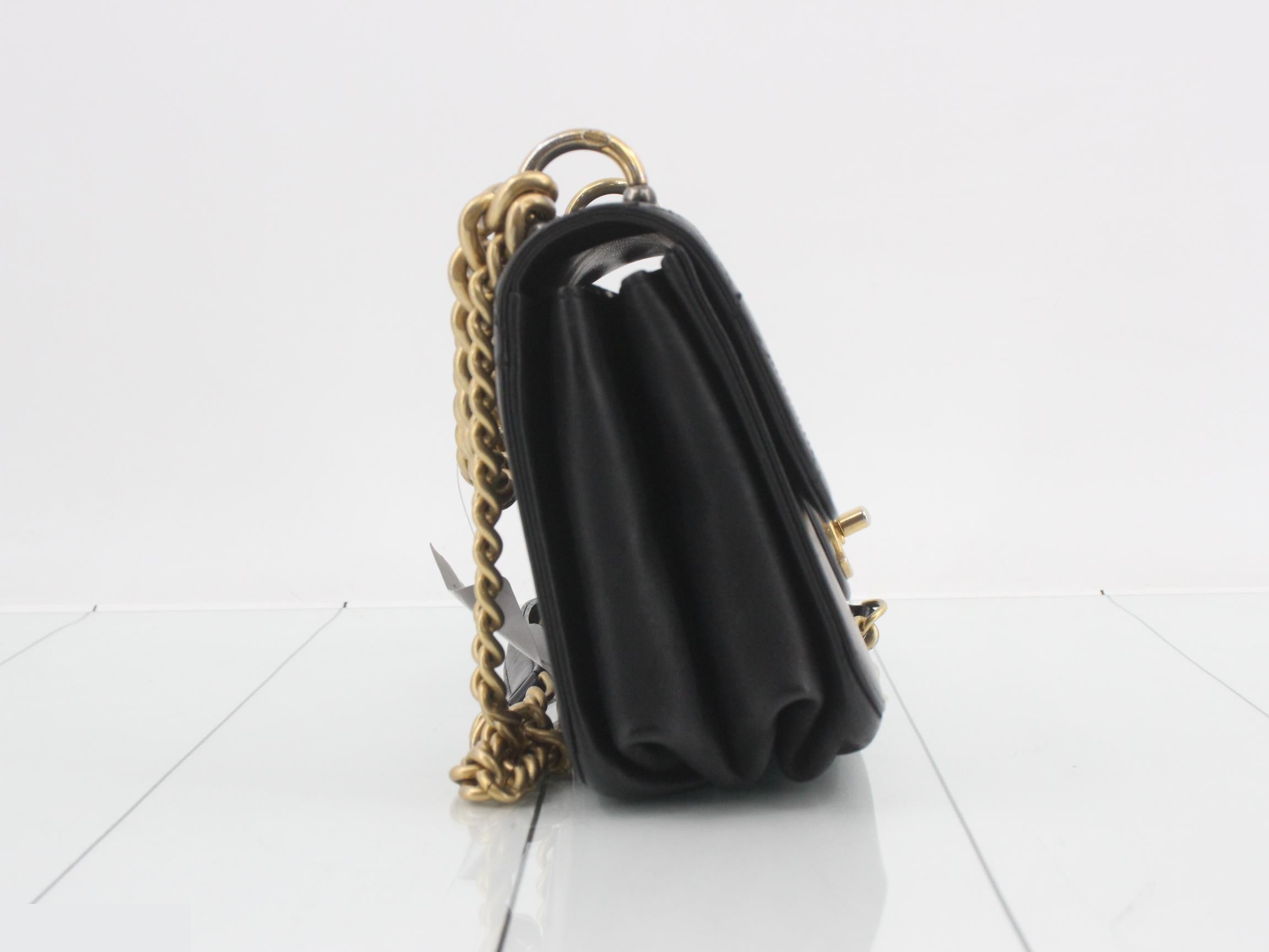 Matelassé Chain Shoulder Bag, with sticker, item number 23. — view 4