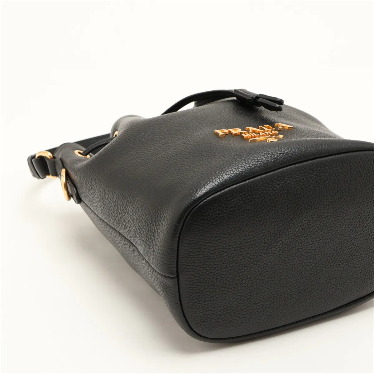 Vitello Phoenix Leather 2-Way Shoulder Bag, Black, 1BE072 — view 4