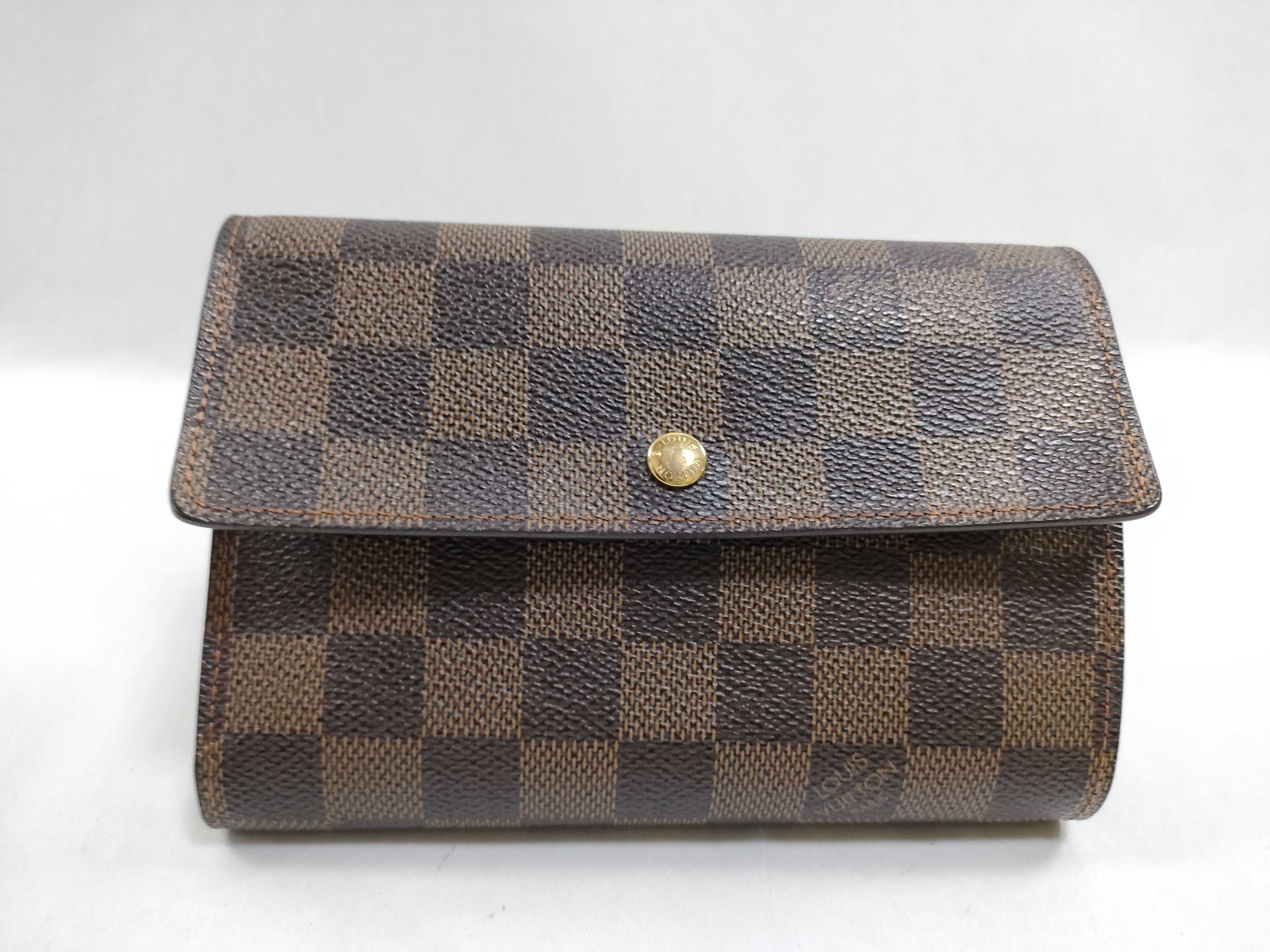 Damier LV wallet
