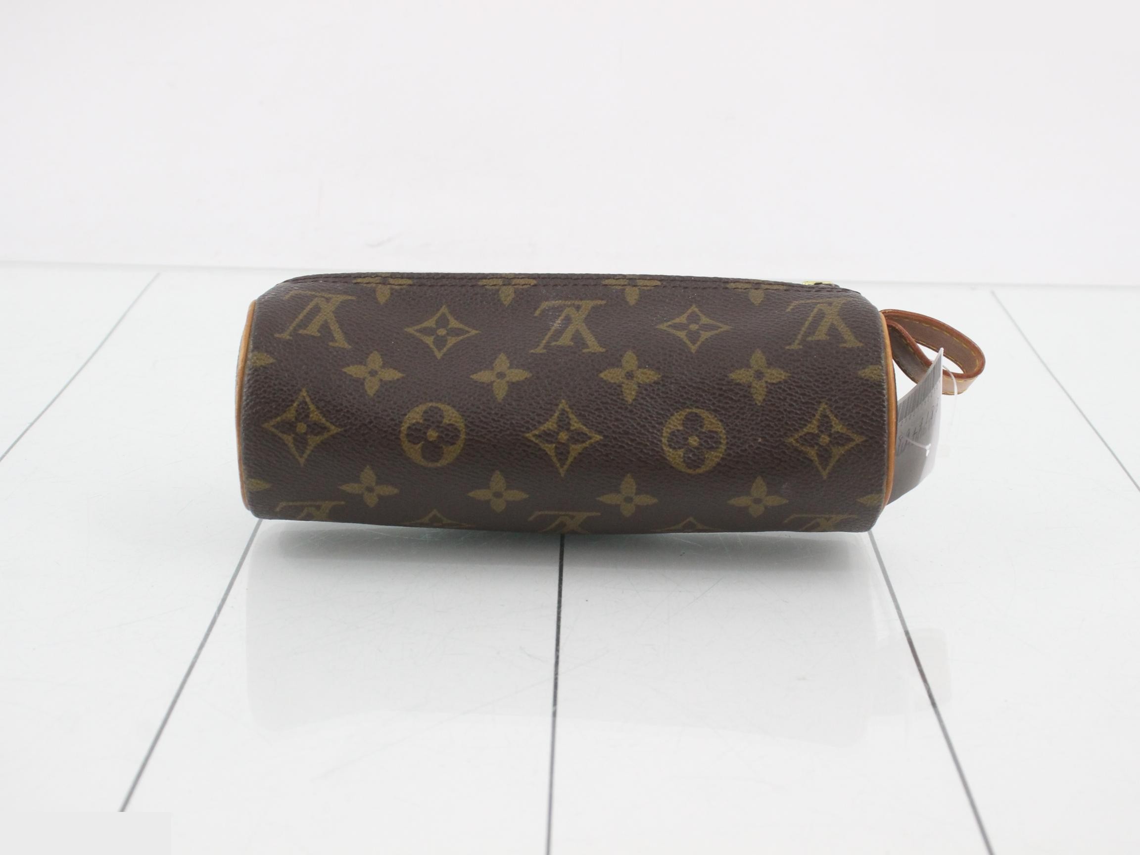 Monogram Trousse Ronde Pouch M47630 — view 2
