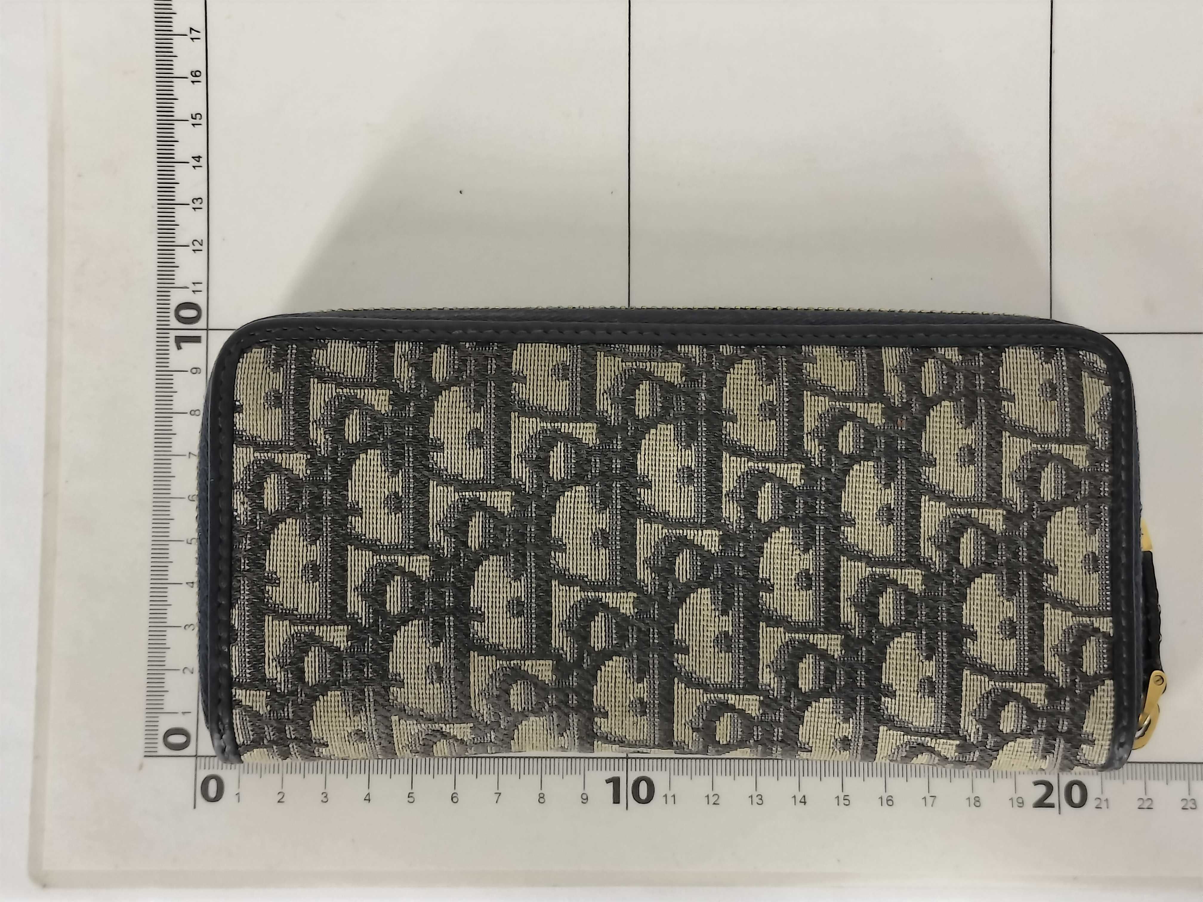 Oblique 30 Montaigne Voyageur Long Wallet — view 2