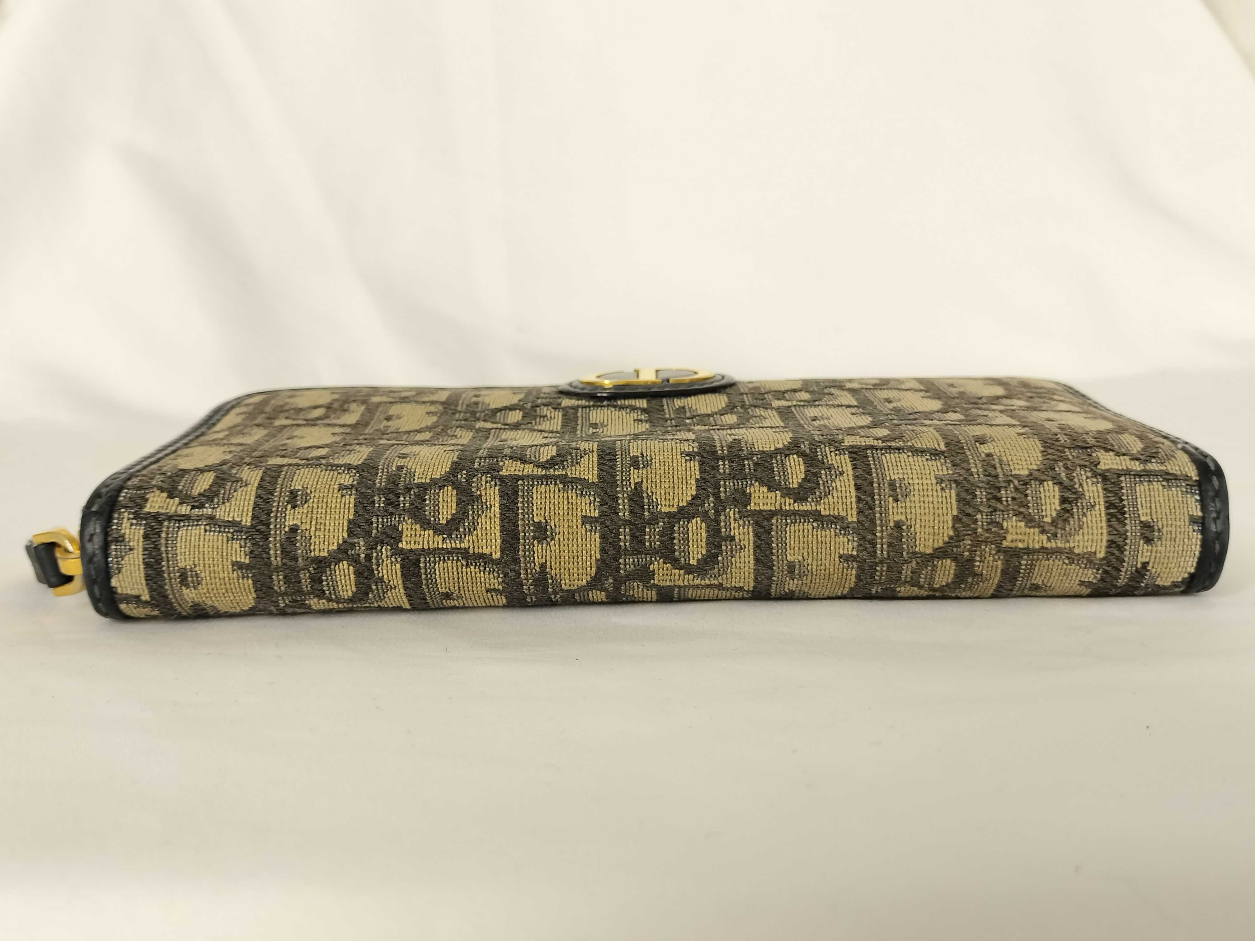 Oblique 30 Montaigne Voyageur Long Wallet — view 14