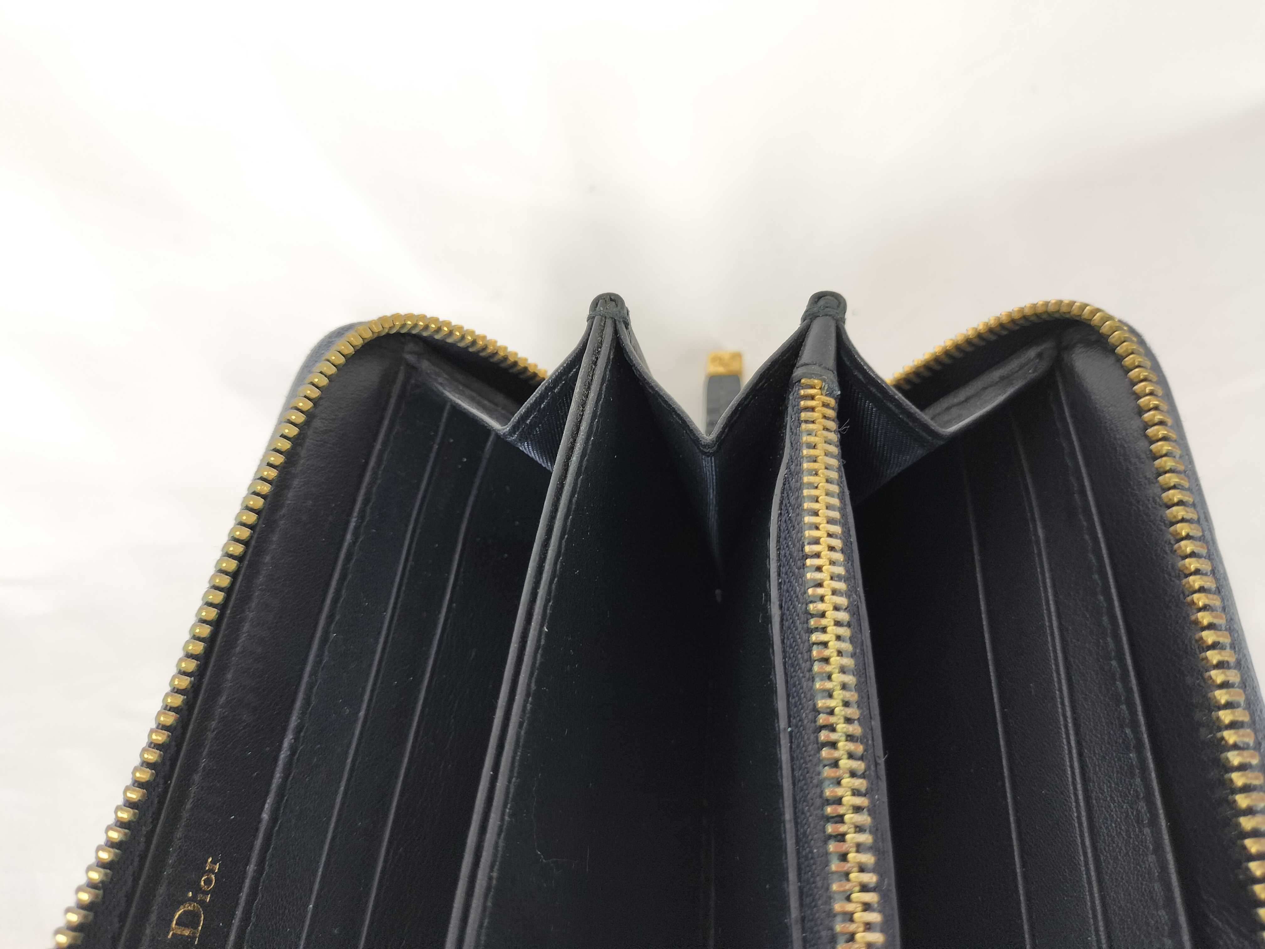 Oblique 30 Montaigne Voyageur Long Wallet — view 10
