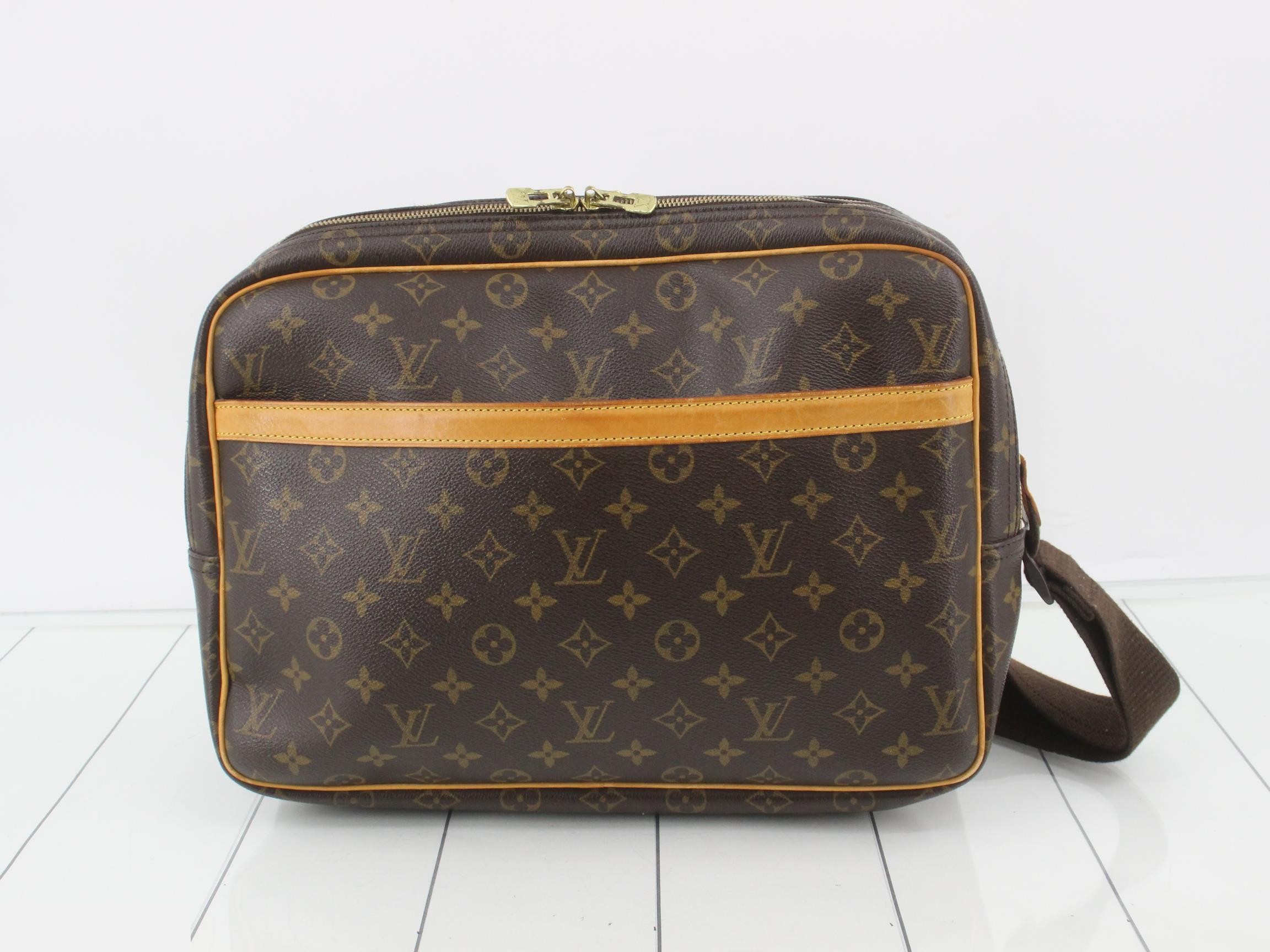 M45252 Monogram Reporter GM Shoulder Bag