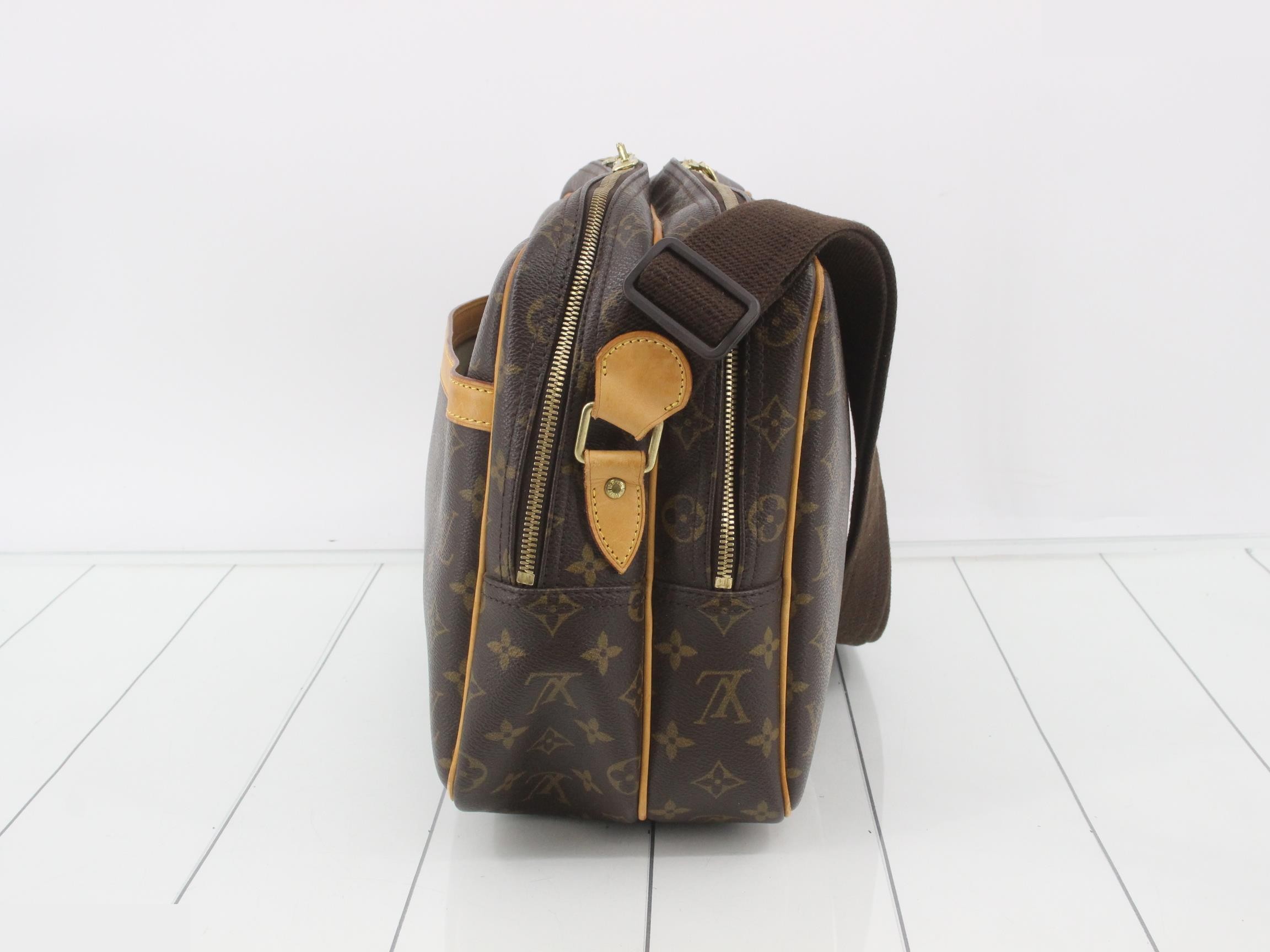 M45252 Monogram Reporter GM Shoulder Bag — view 3