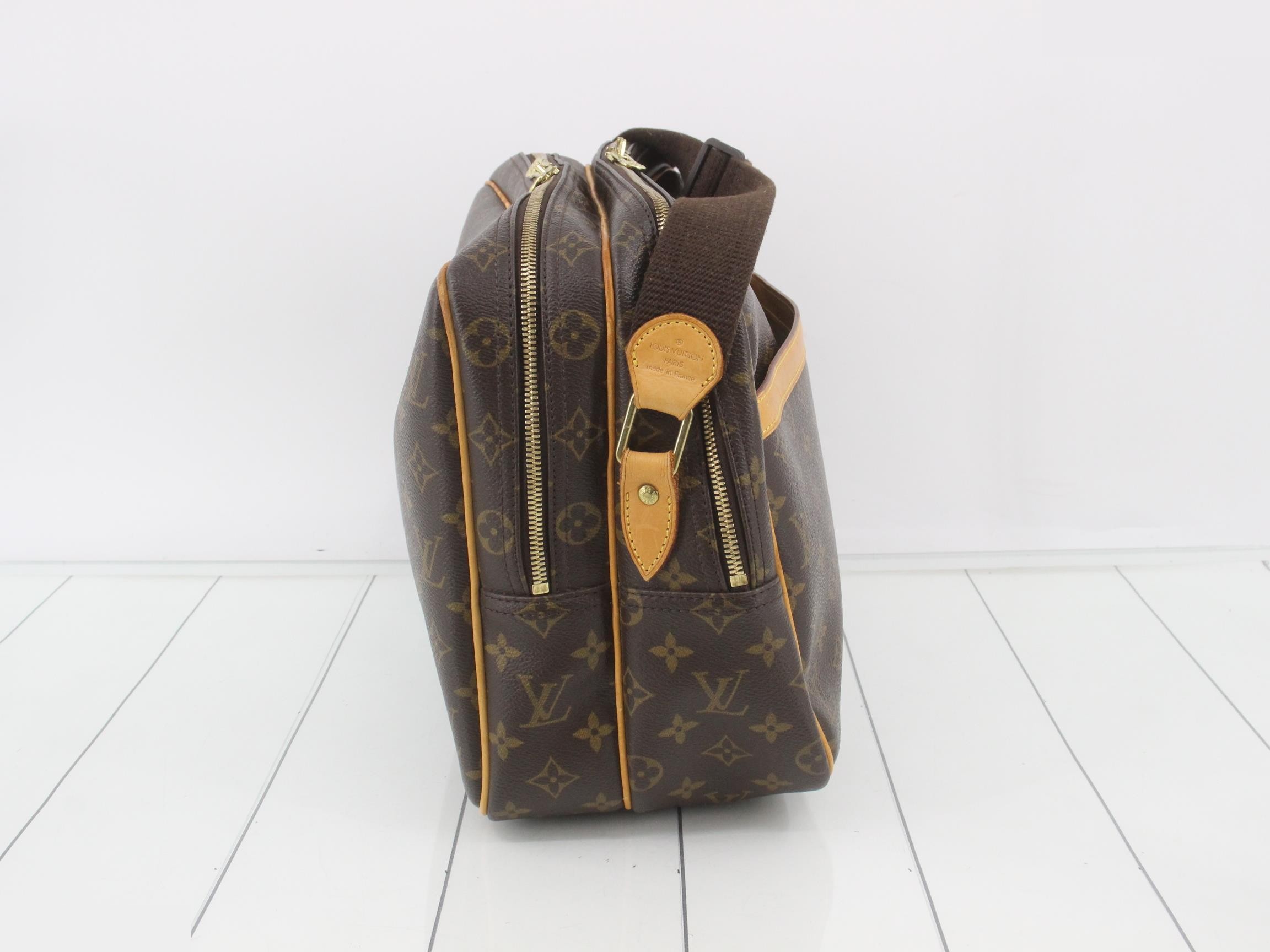 M45252 Monogram Reporter GM Shoulder Bag — view 4