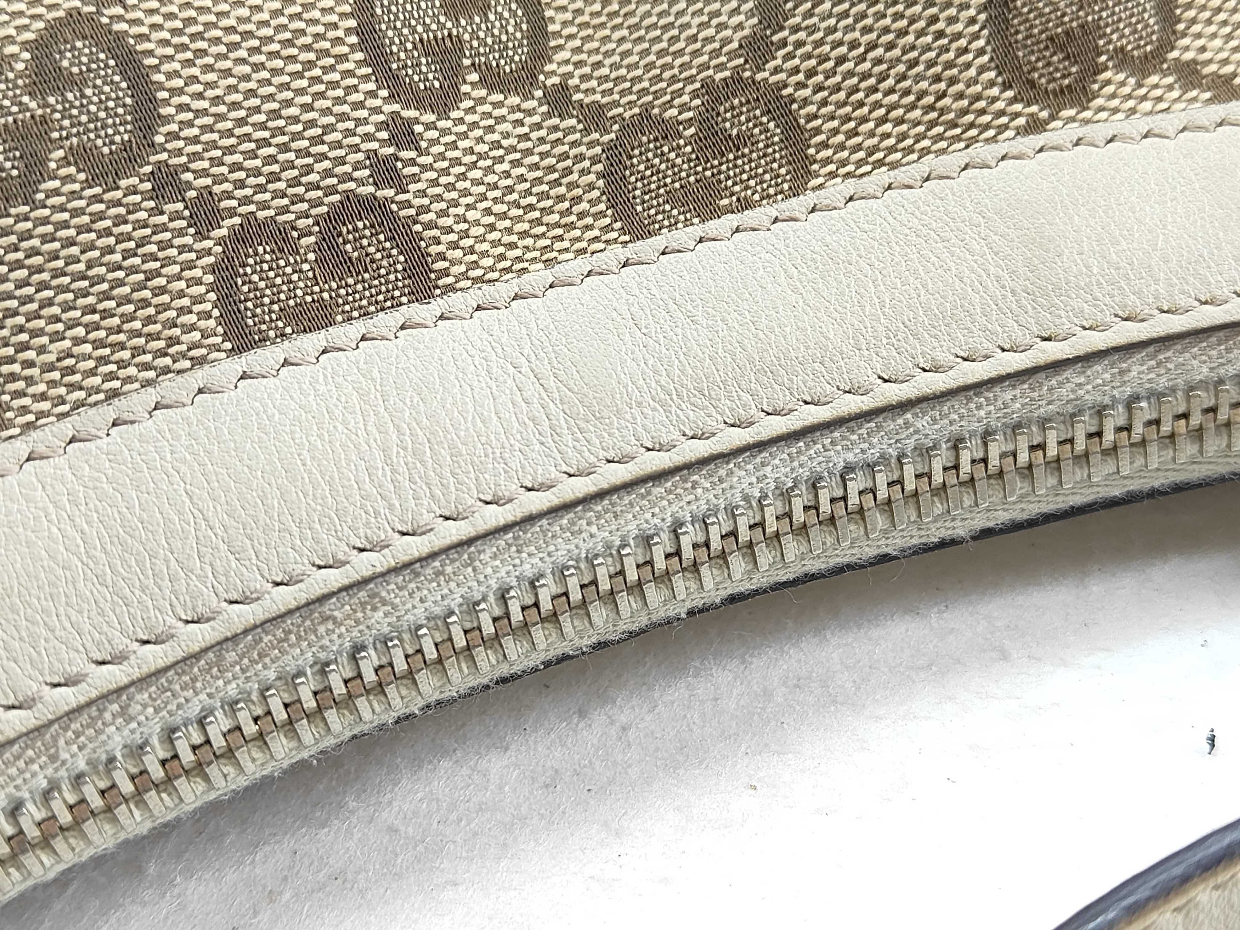 GG Canvas White GG Canvas Heart Zipper Underarm Bag Shoulder Bag — view 9