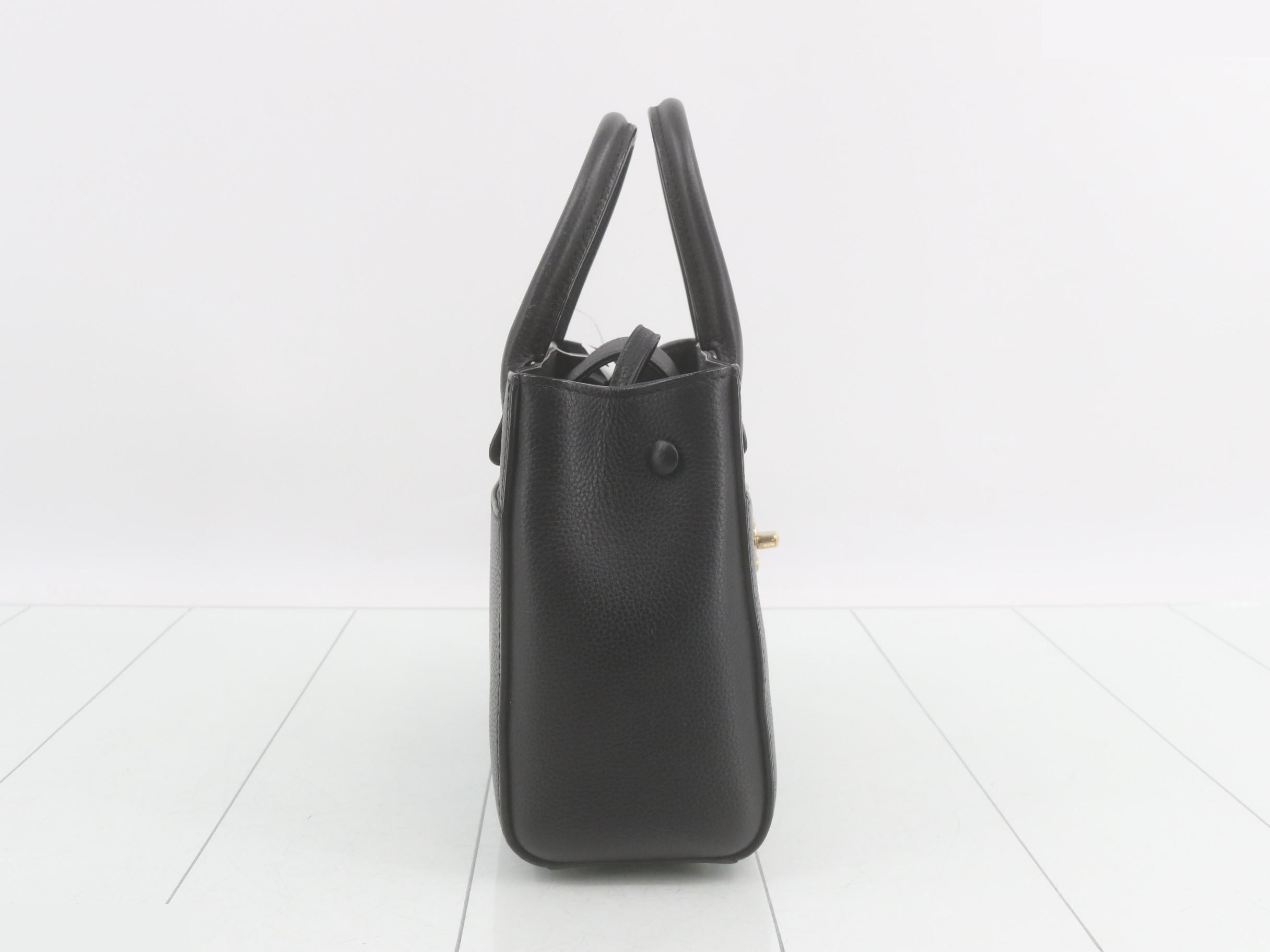 Messenger bag, caviar leather shoulder bag — view 4