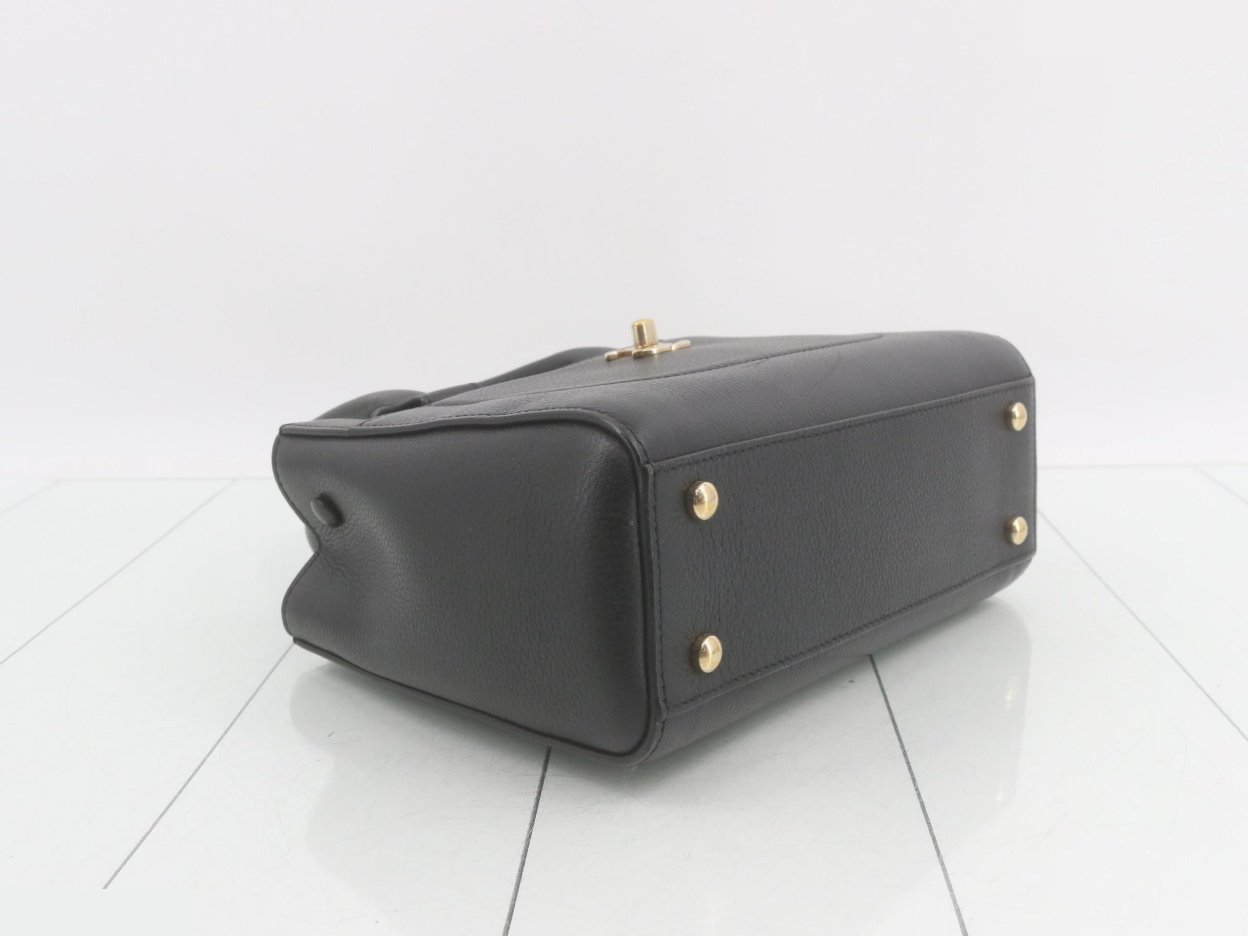 Messenger bag, caviar leather shoulder bag — view 5