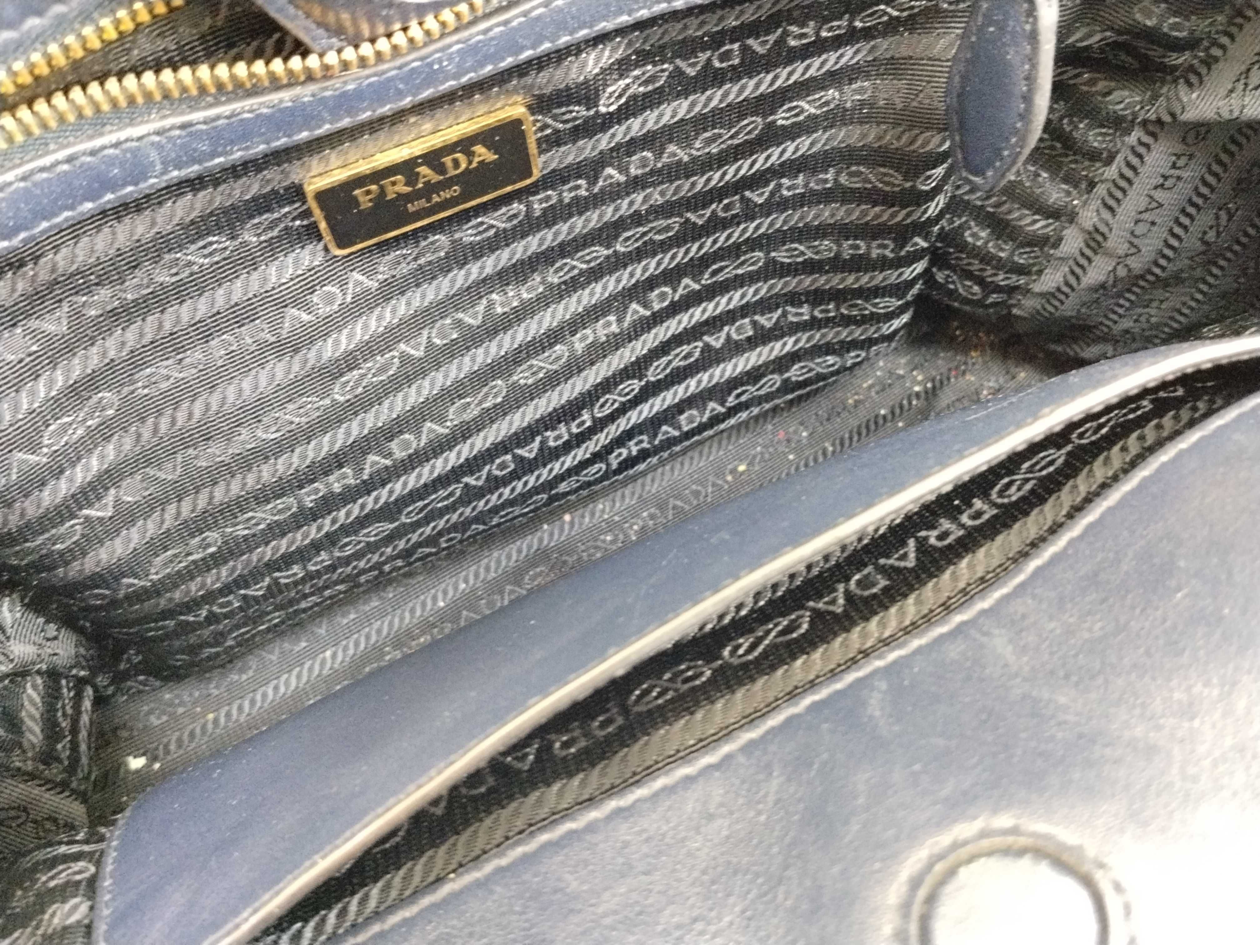 navy blue handbag, priced between 27,000 and 30,000 yen. — view 11