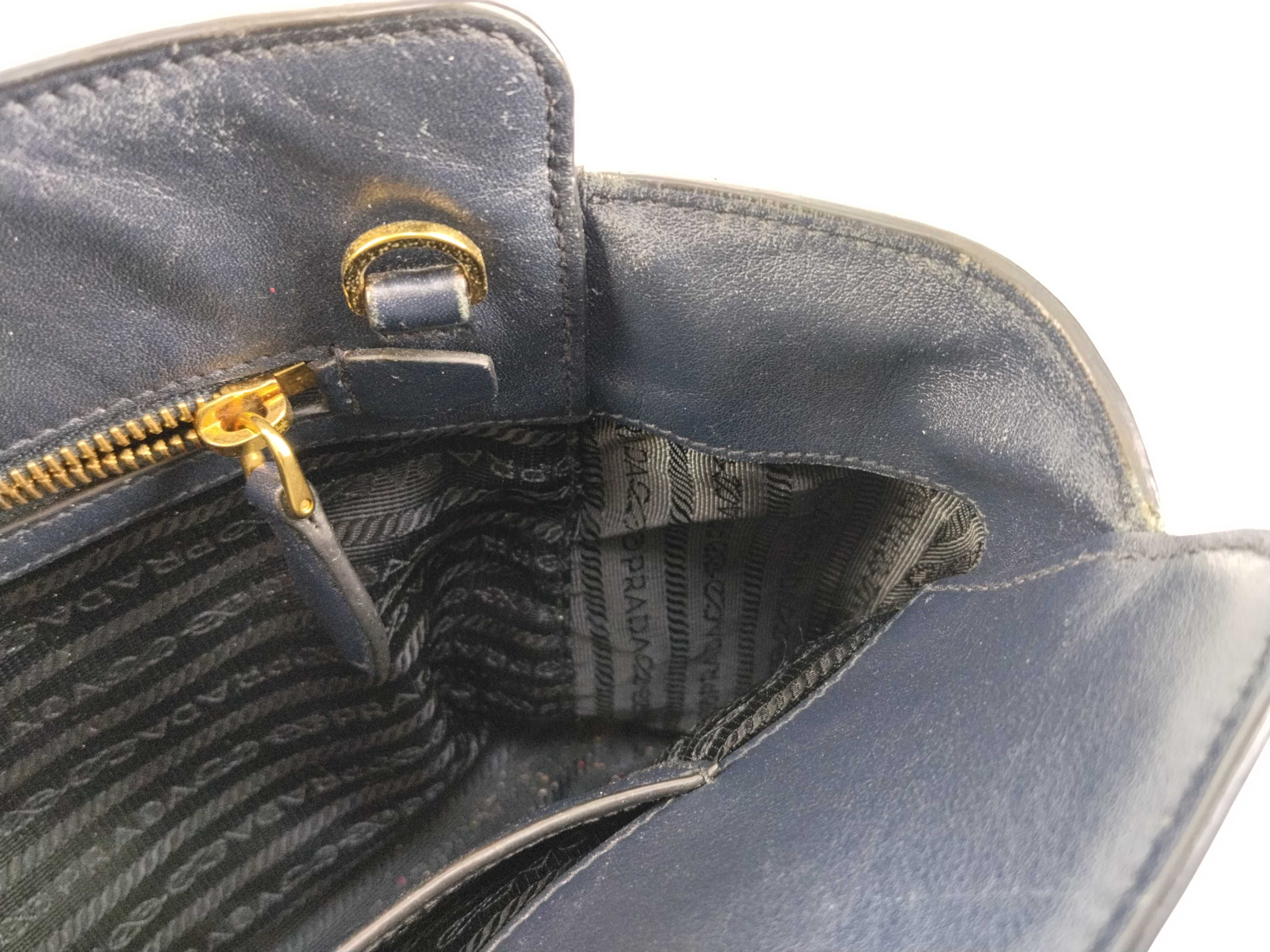 navy blue handbag, priced between 27,000 and 30,000 yen. — view 12