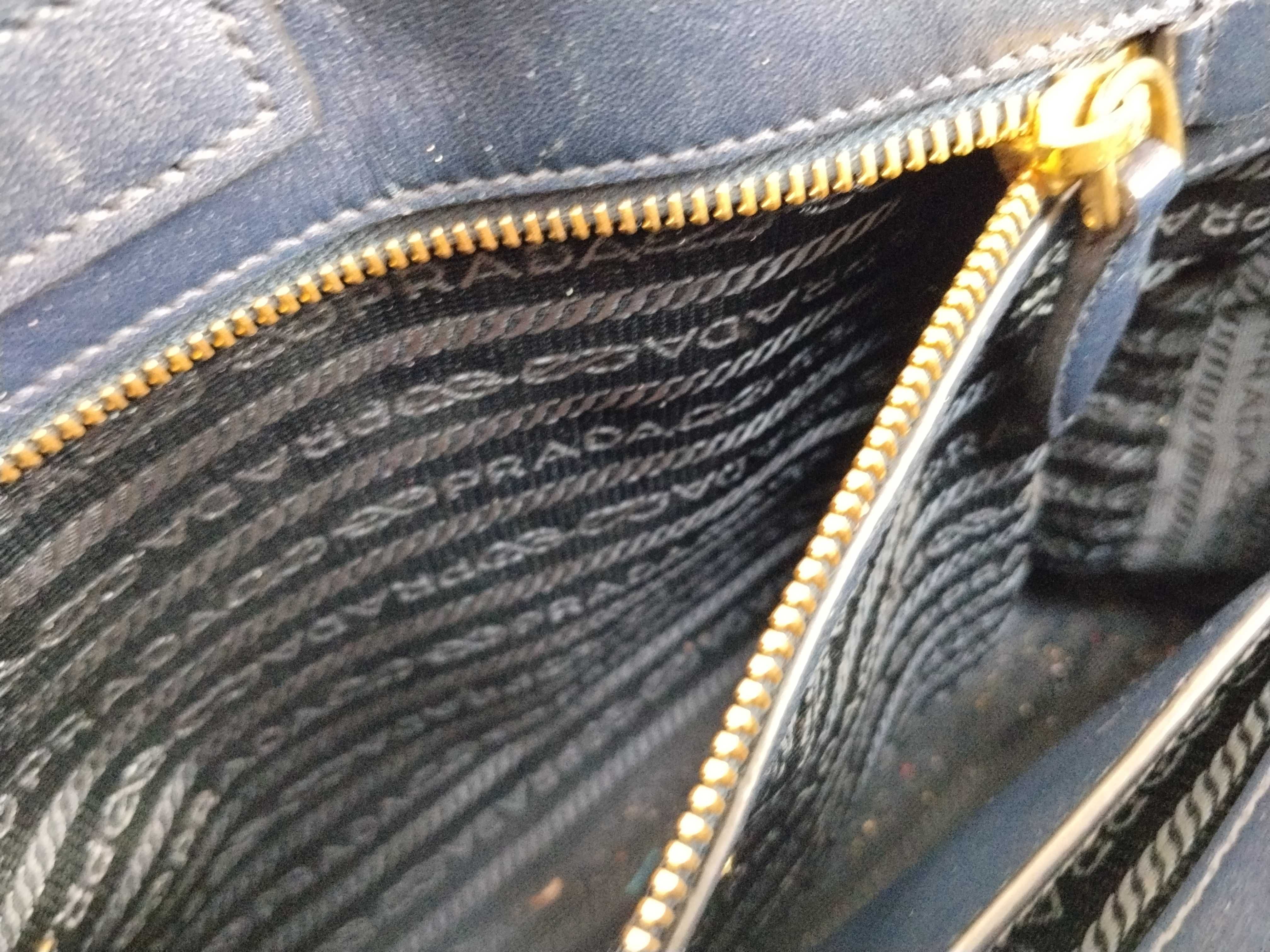 navy blue handbag, priced between 27,000 and 30,000 yen. — view 13