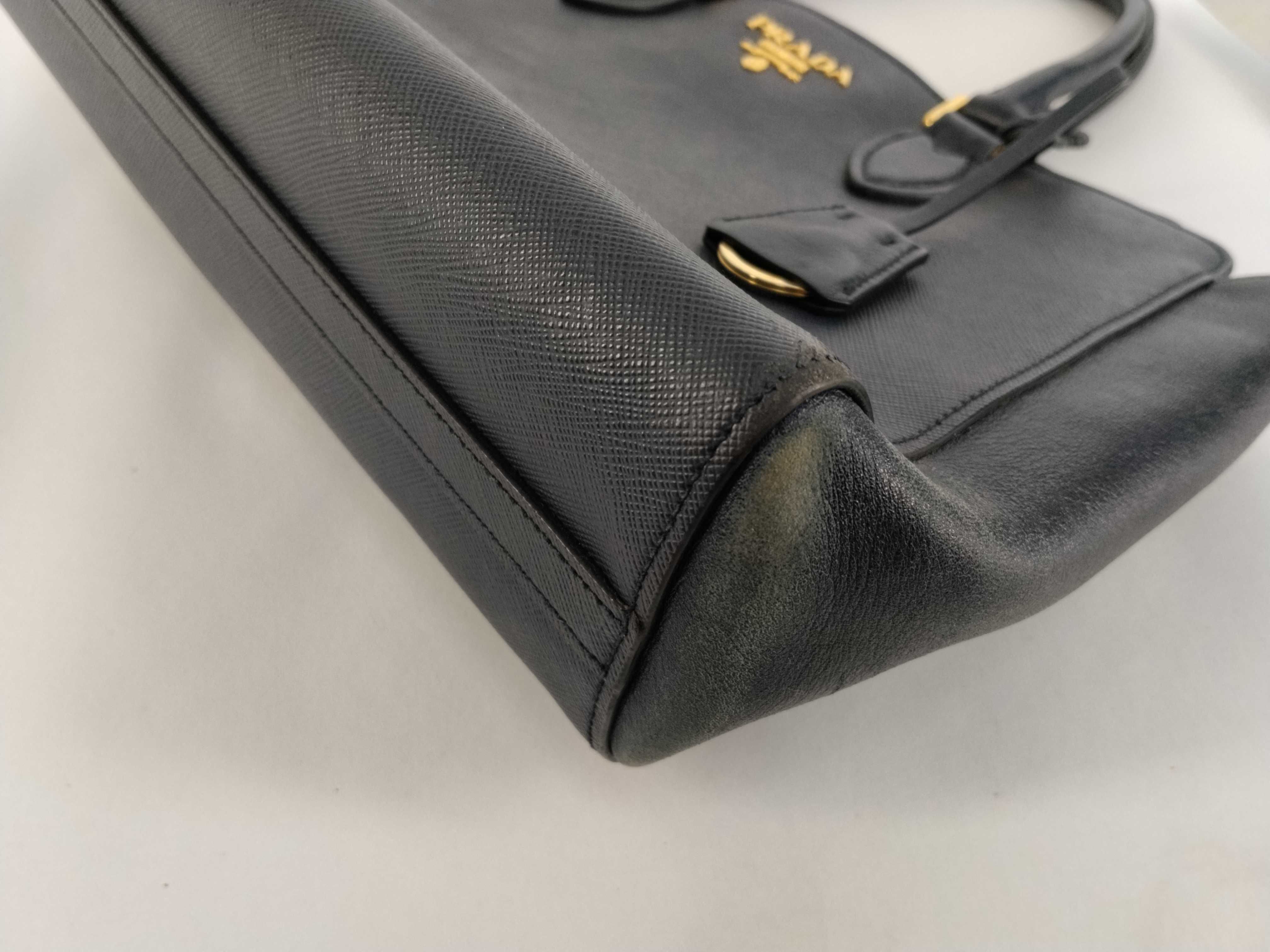 navy blue handbag, priced between 27,000 and 30,000 yen. — view 6