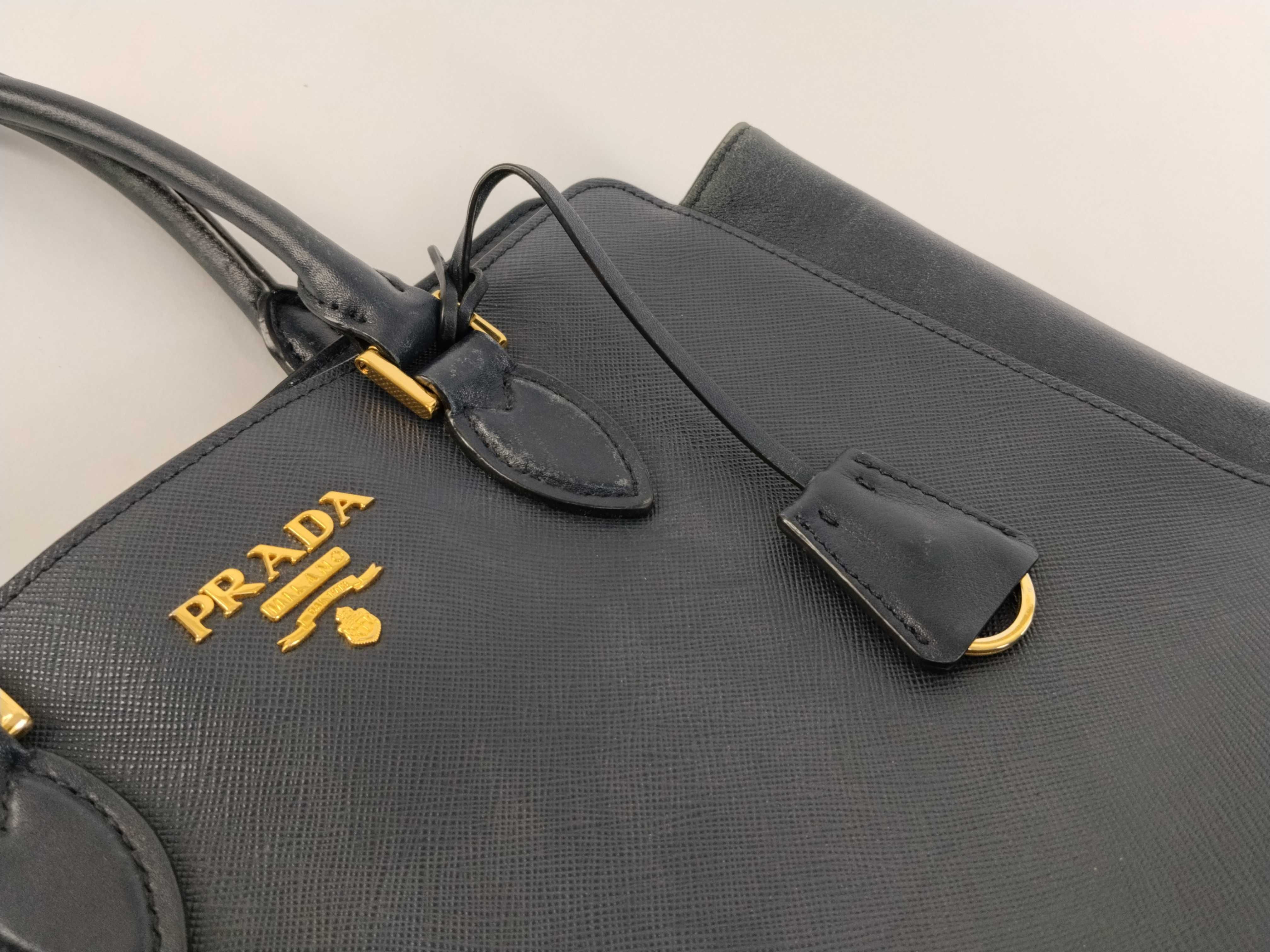 navy blue handbag, priced between 27,000 and 30,000 yen. — view 8