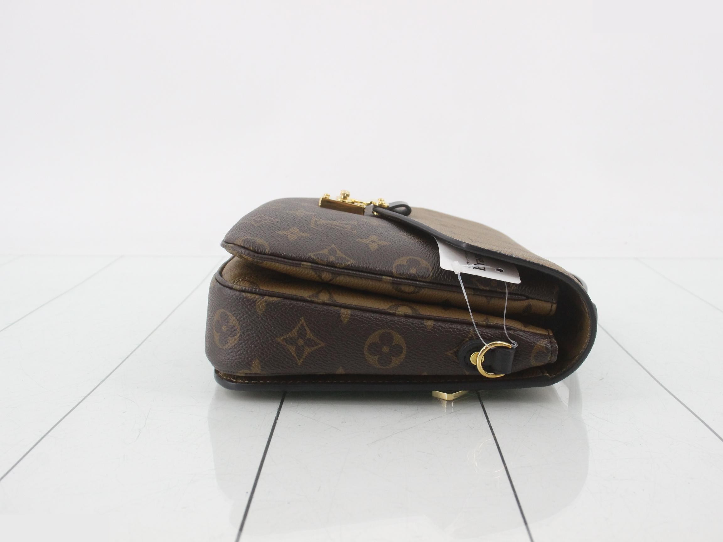 Monogram Reverse Pochette Metis MM — view 3
