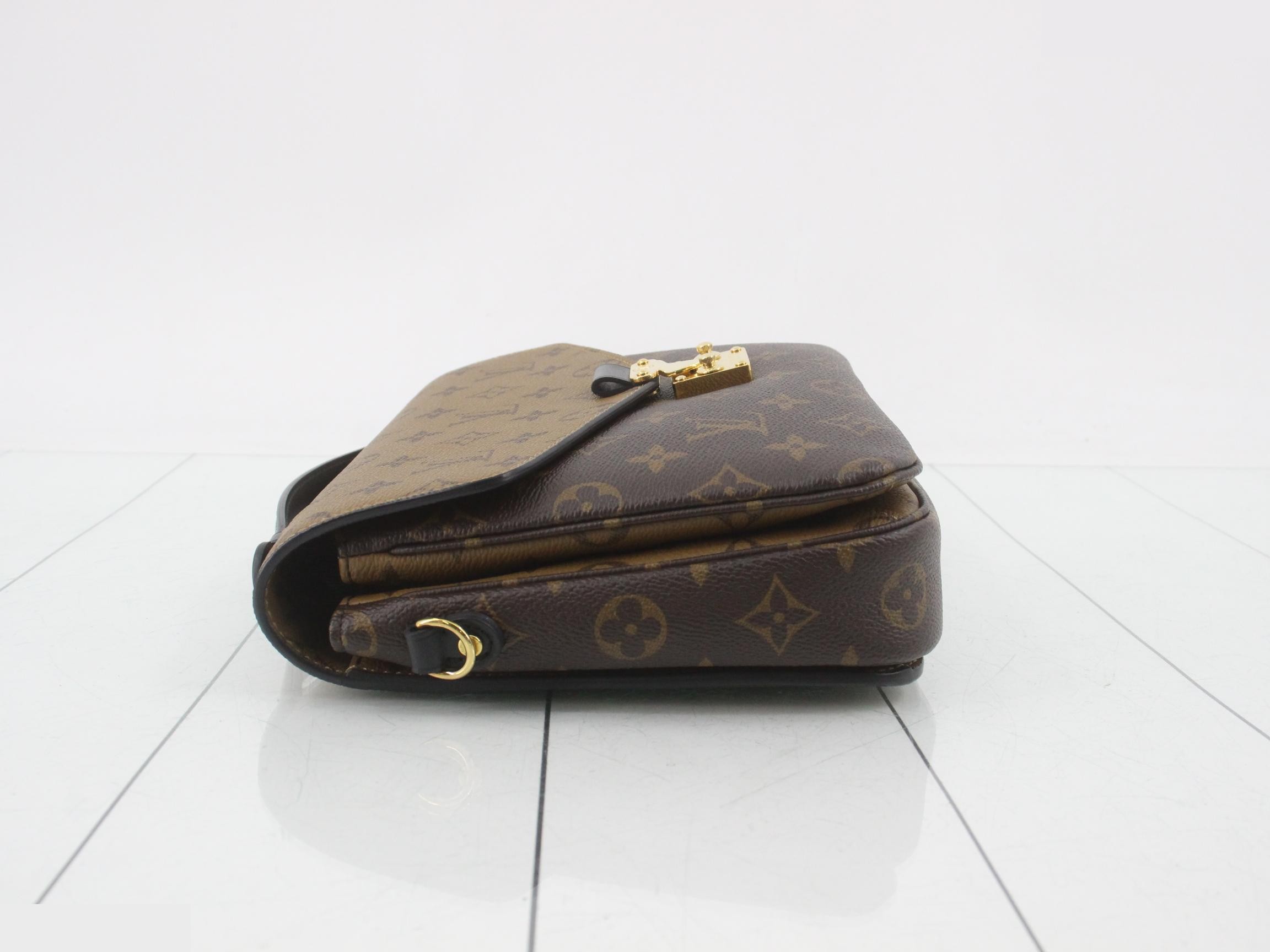 Monogram Reverse Pochette Metis MM — view 4