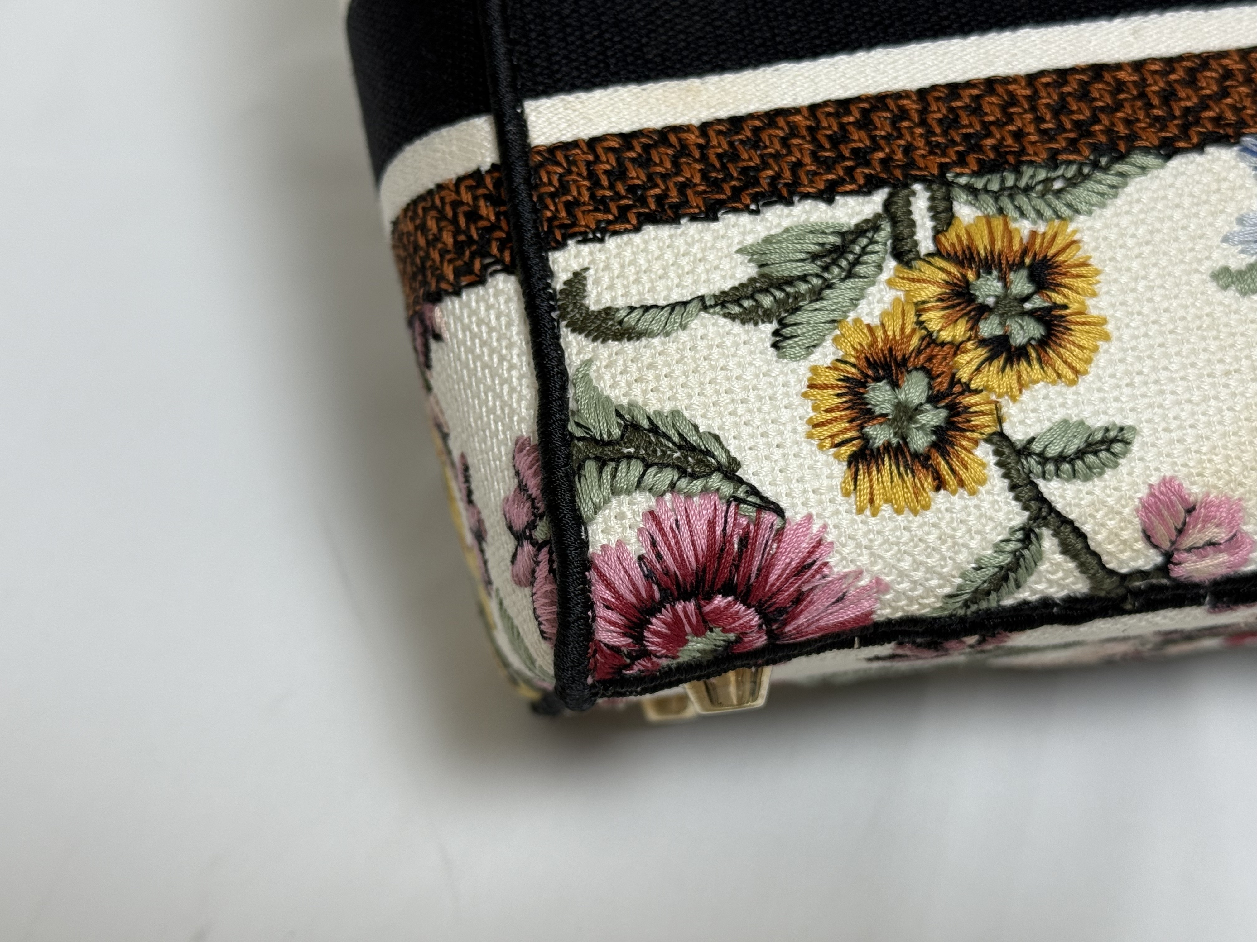 Lady D Light Canvas Floral Handbag — view 9