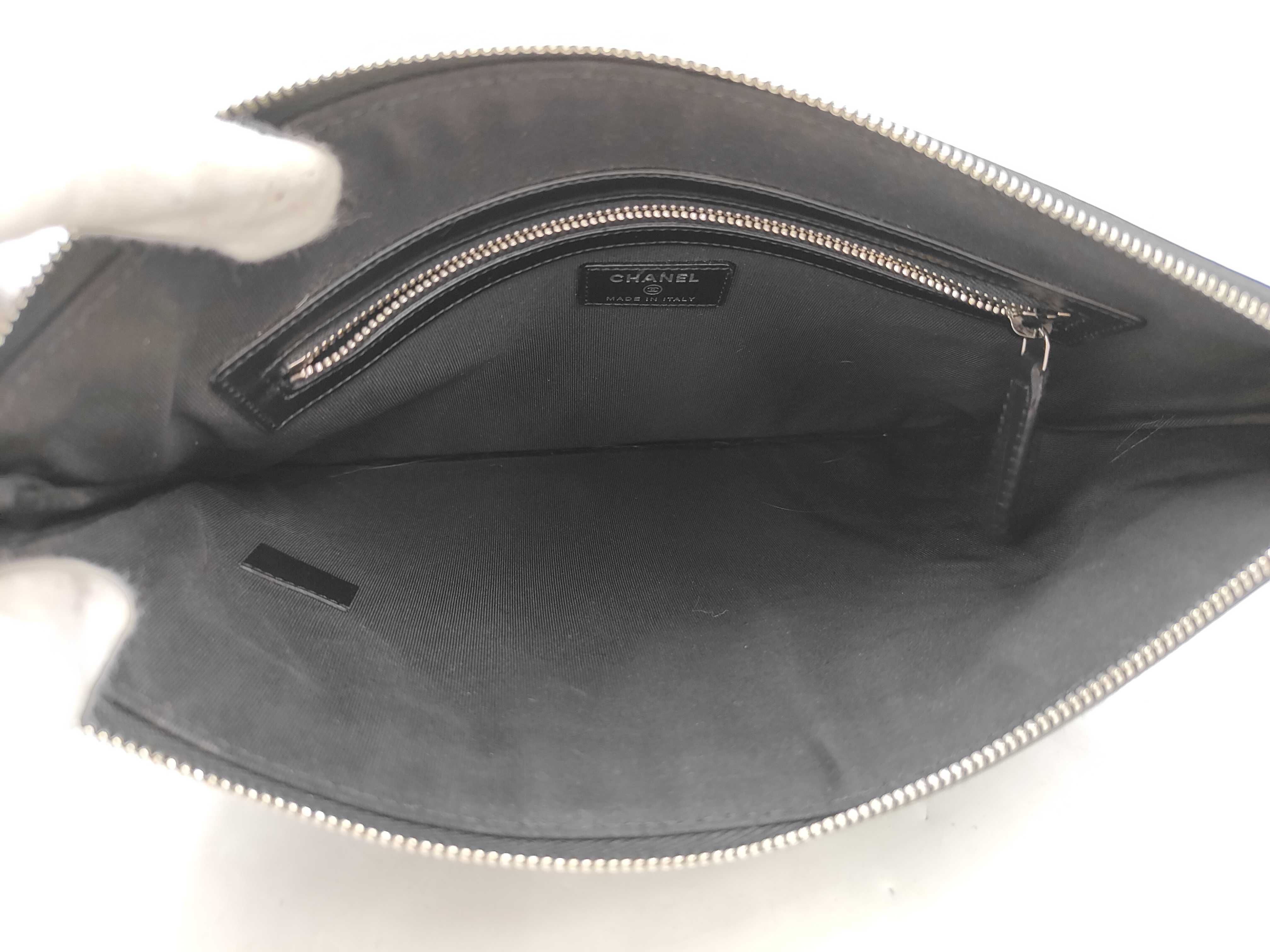 FR- Matelasse Soft Patent Leather Clutch Bag Boy Black Gold Metal Clutch Bag — view 7