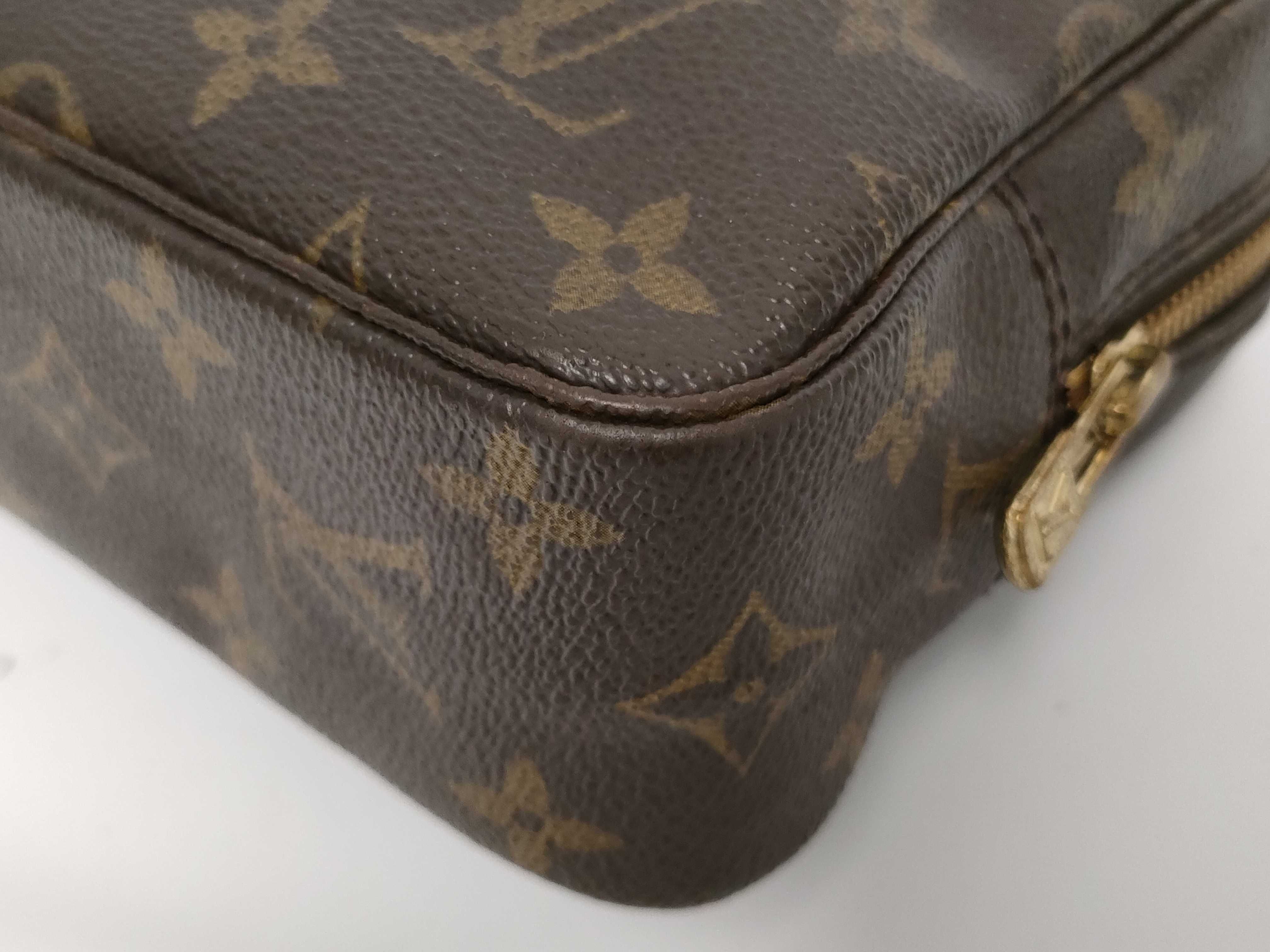 Monogram Louis Vuitton Monogram Trouse Toilette 23 Pouch — view 4