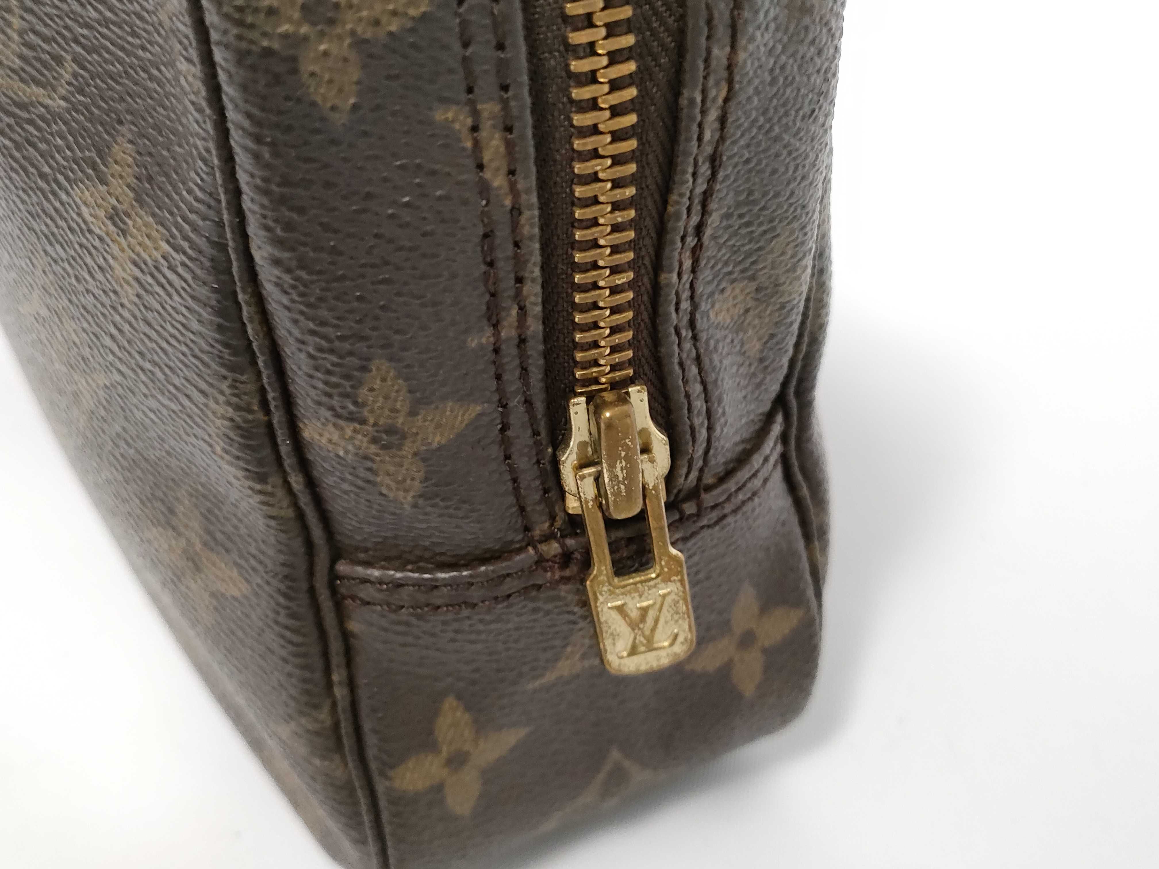 Monogram Louis Vuitton Monogram Trouse Toilette 23 Pouch — view 6
