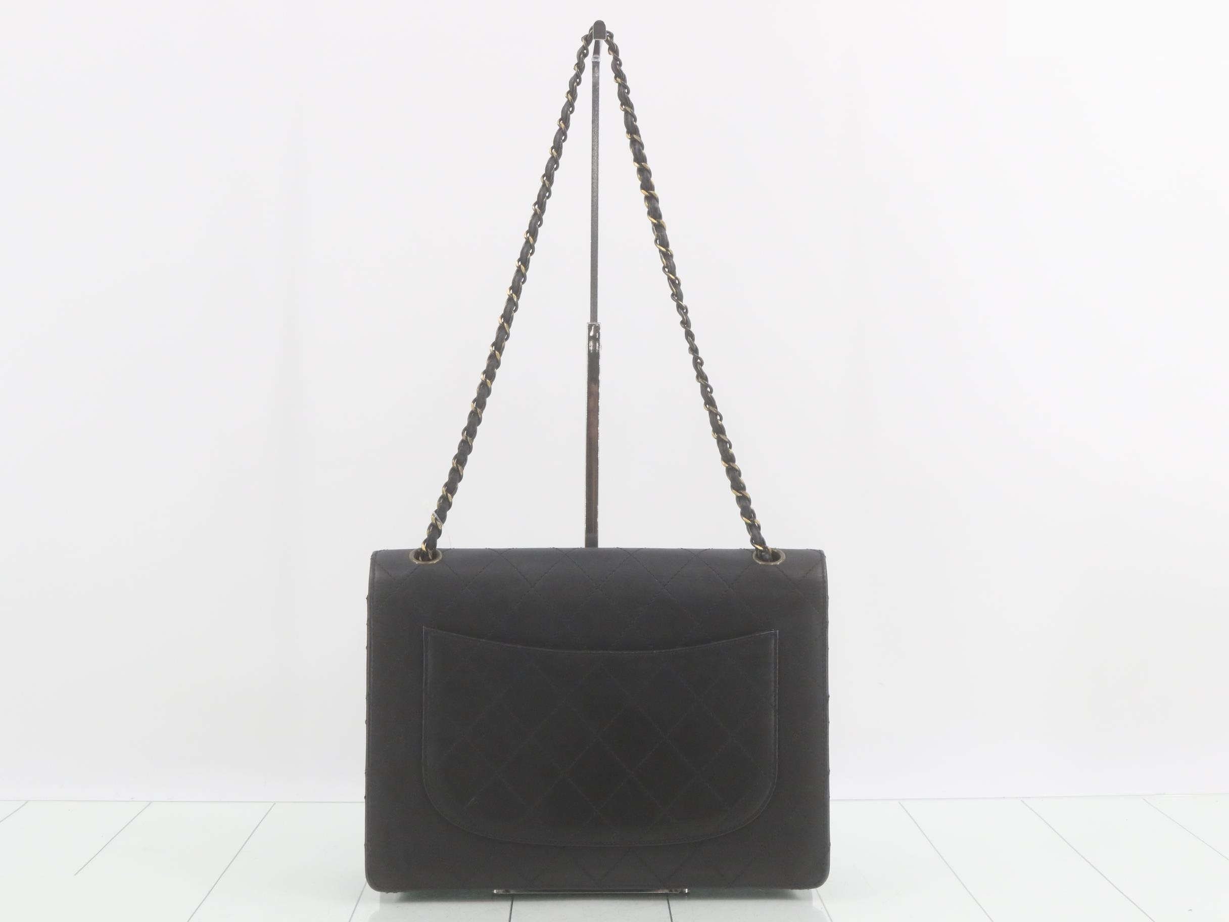 Single flap matelassé shoulder bag — view 2