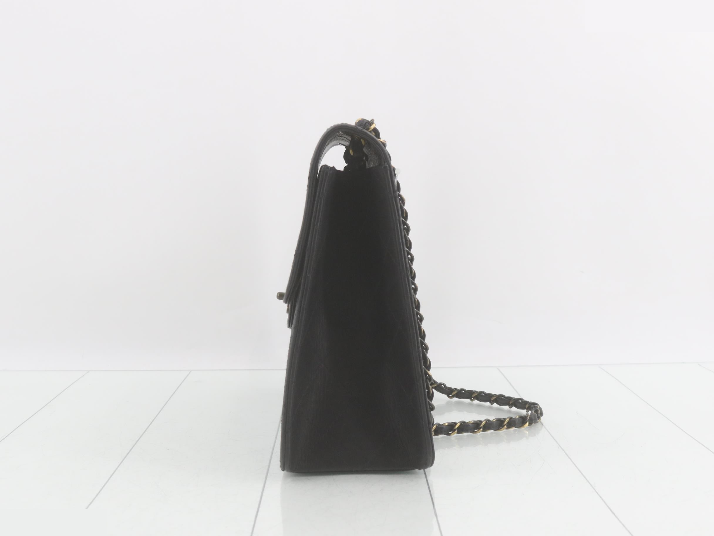 Single flap matelassé shoulder bag — view 3