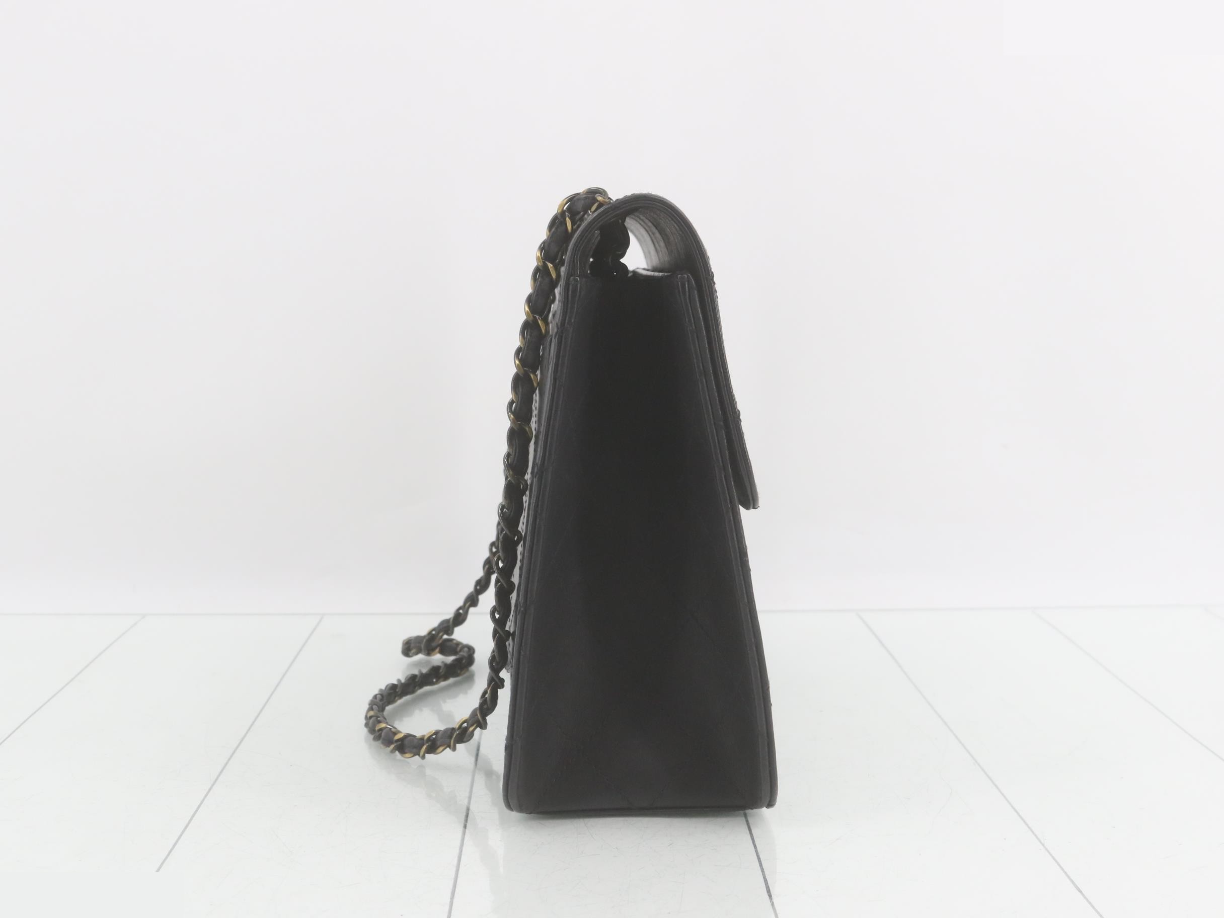 Single flap matelassé shoulder bag — view 4