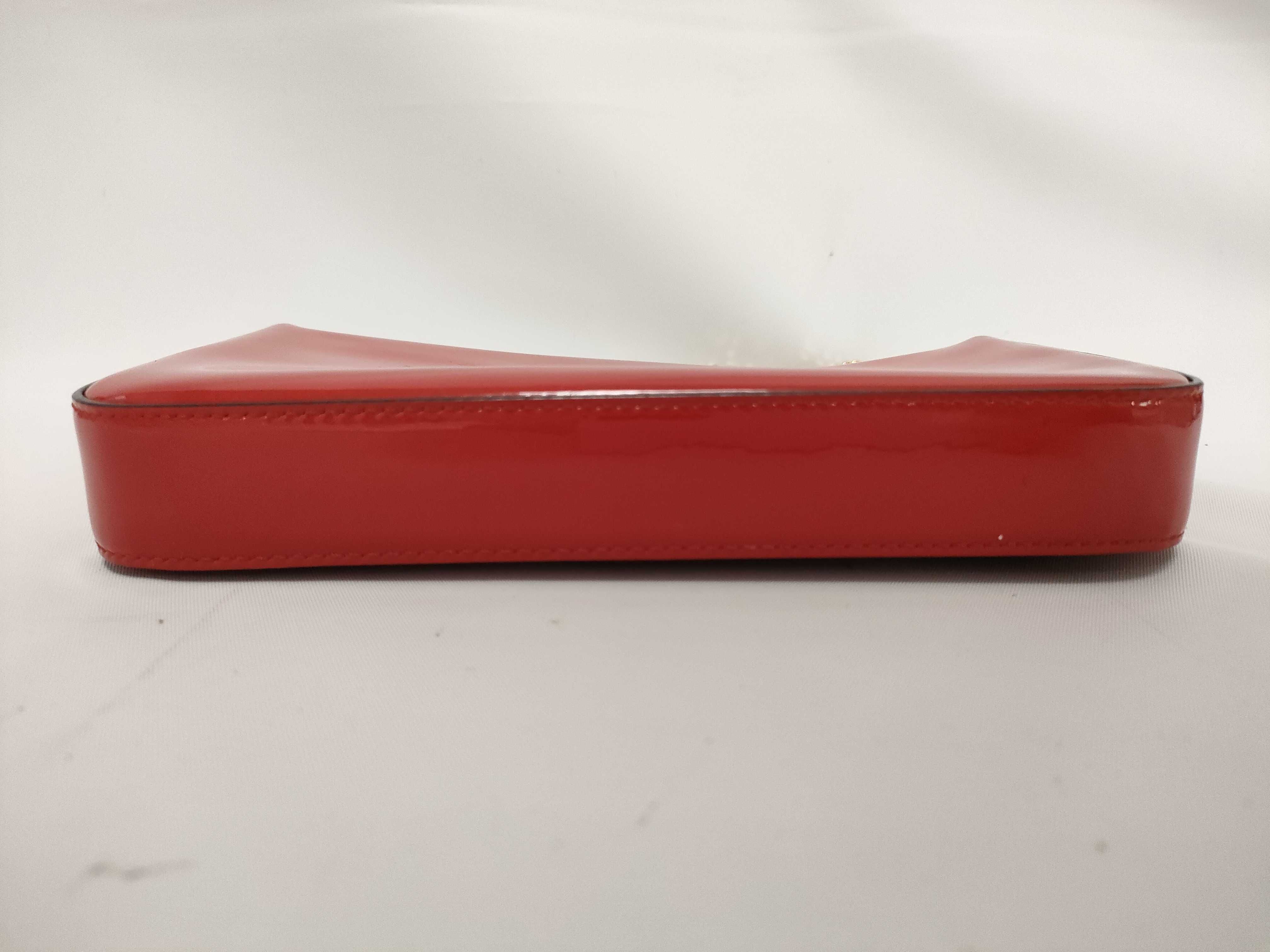 F is Patent Leather Chain Wallet Red 8BS032 Shoulder Bag — view 3