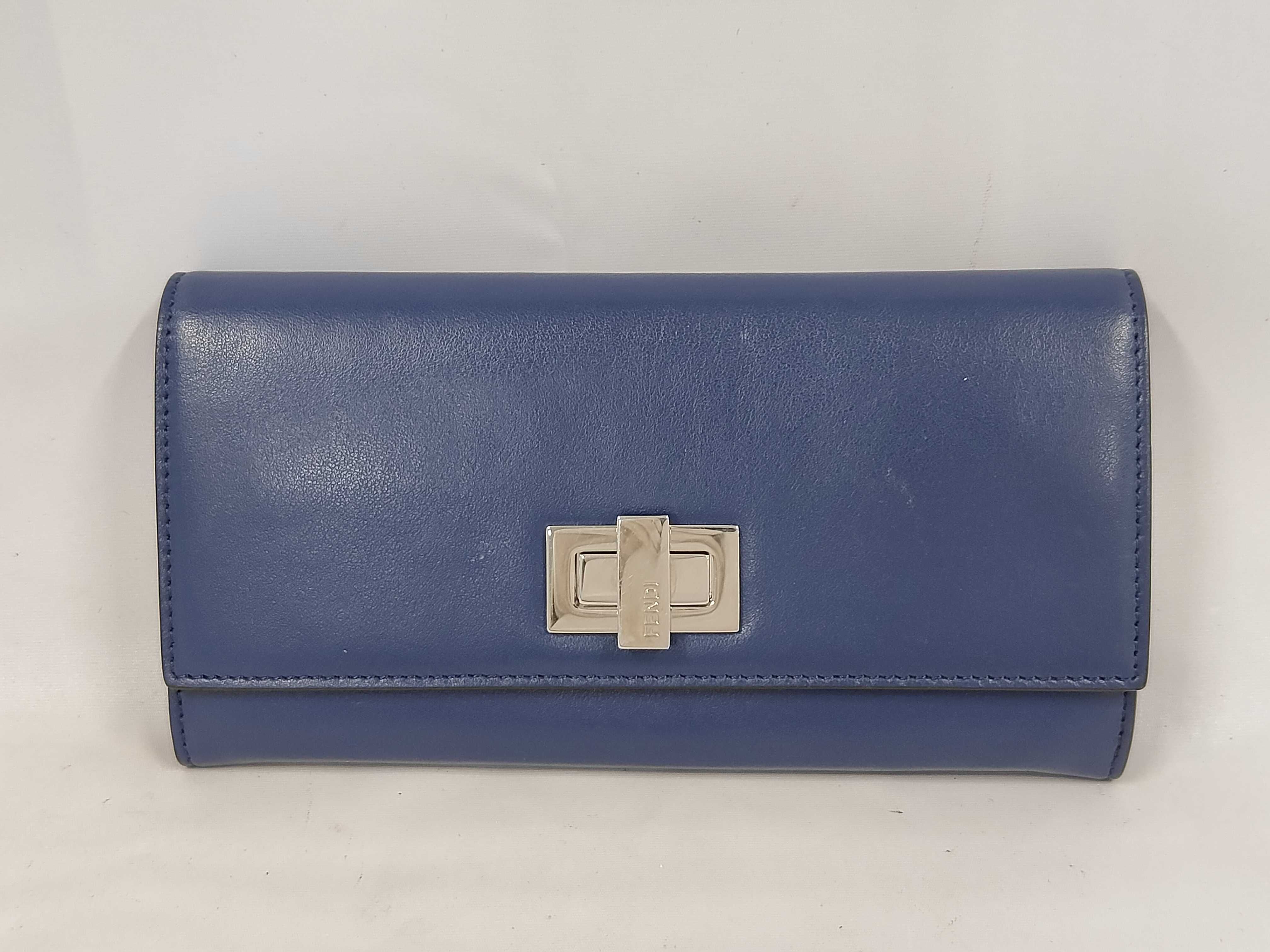 Peekaboo 8M0377 Blue Leather Long Wallet