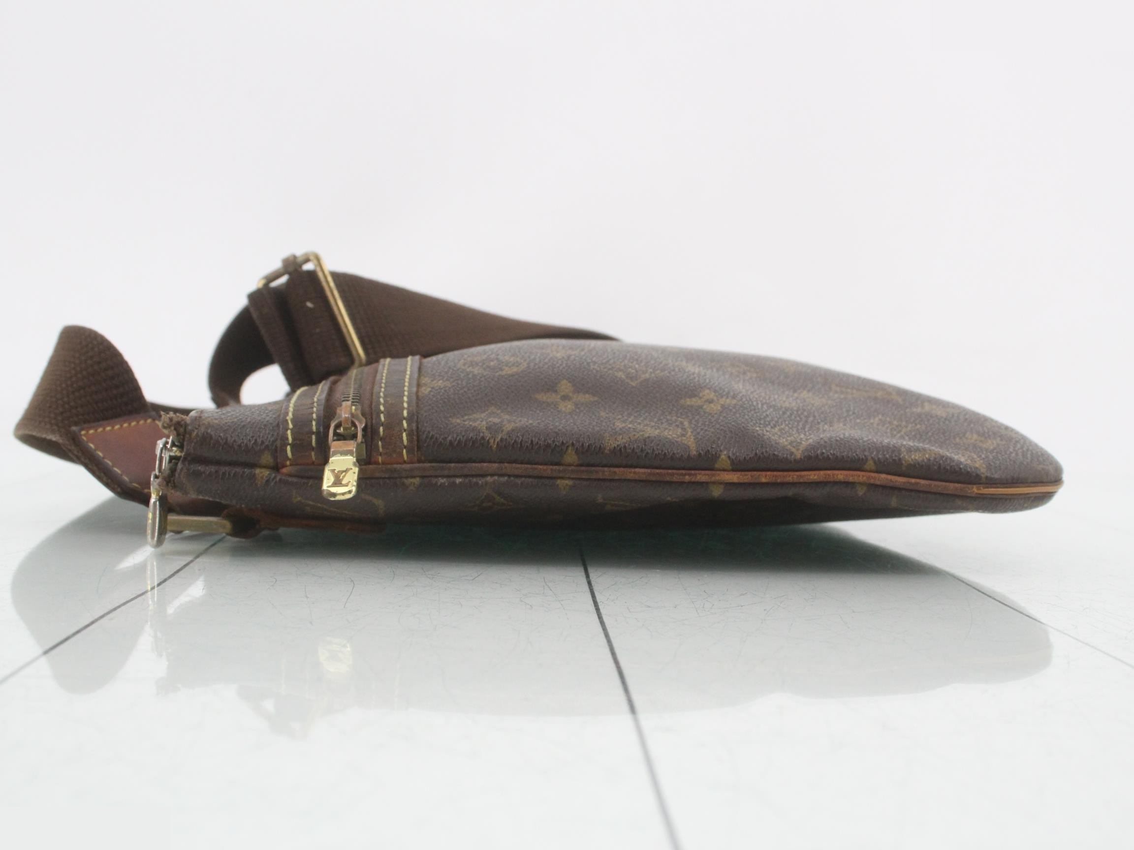 Monogram M40044 Pochette Bosphore — view 4