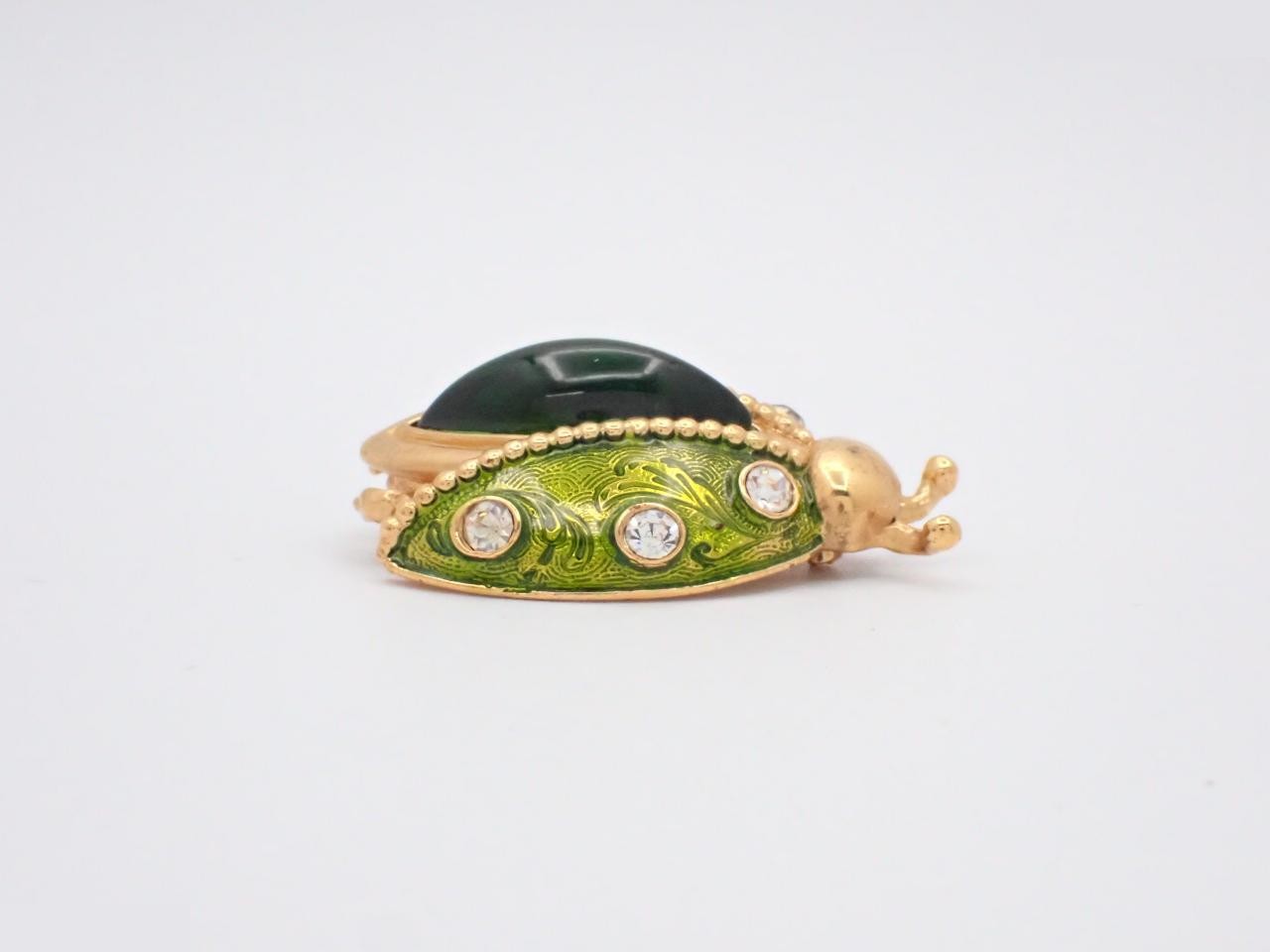 brooch — view 3