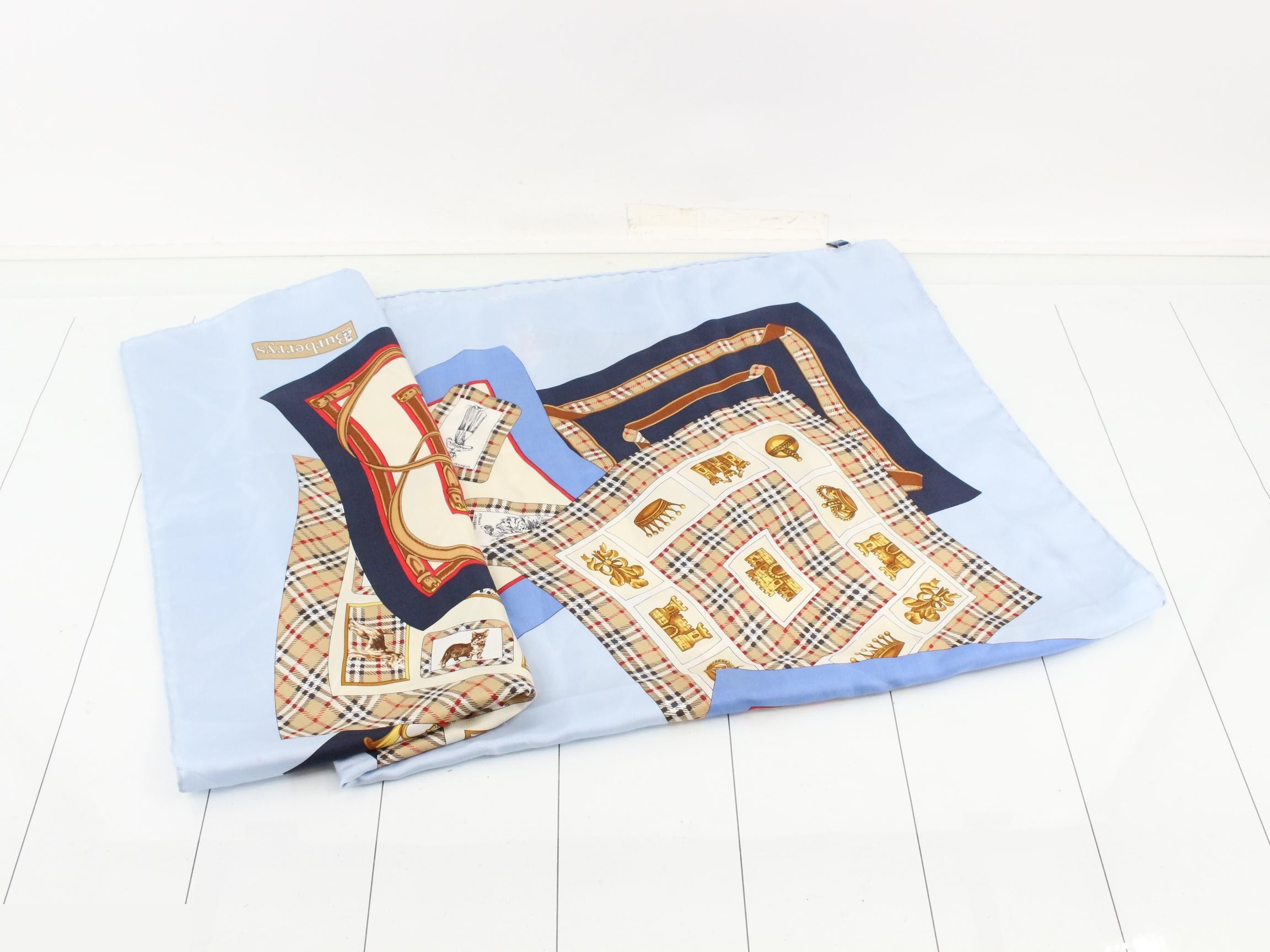 accessories, scarves, and small items. — view 3