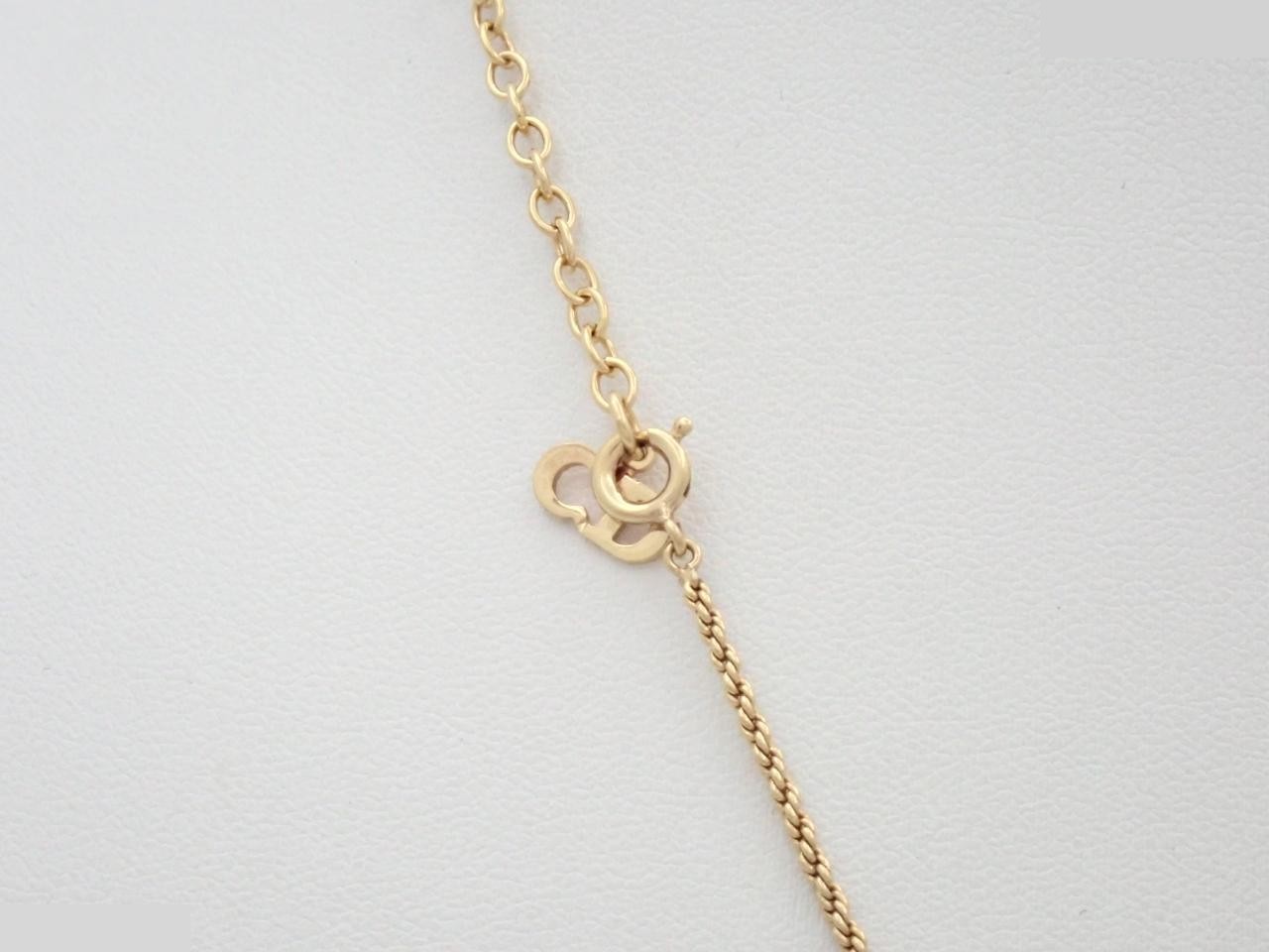 Gold necklace — view 2