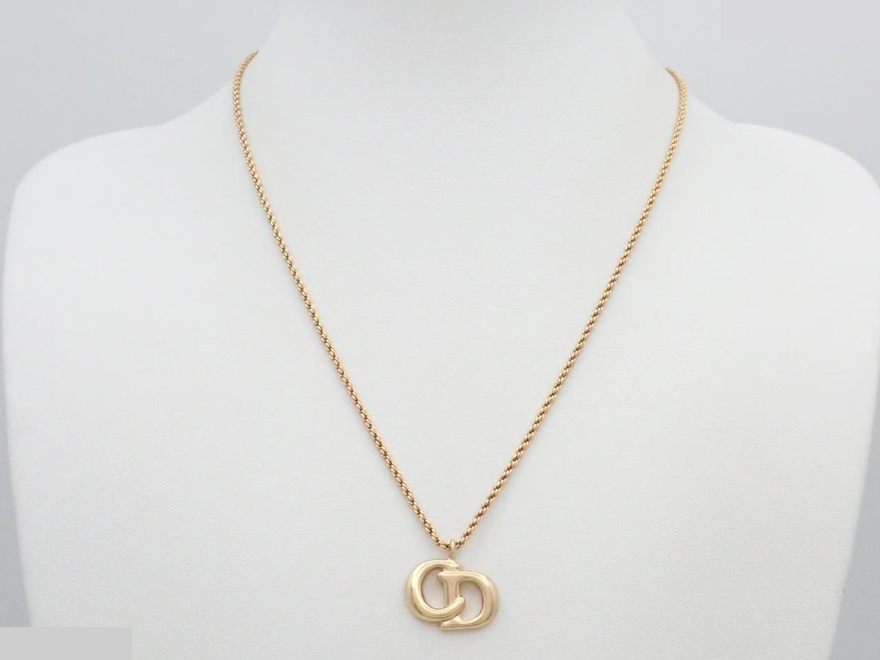 Gold necklace — view 3