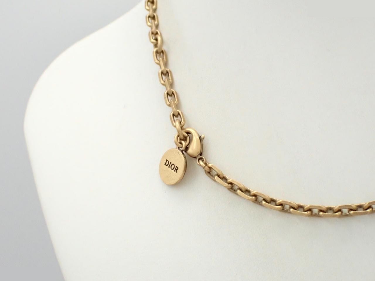 Gold choker necklace, neck circumference approximately 38cm — view 2