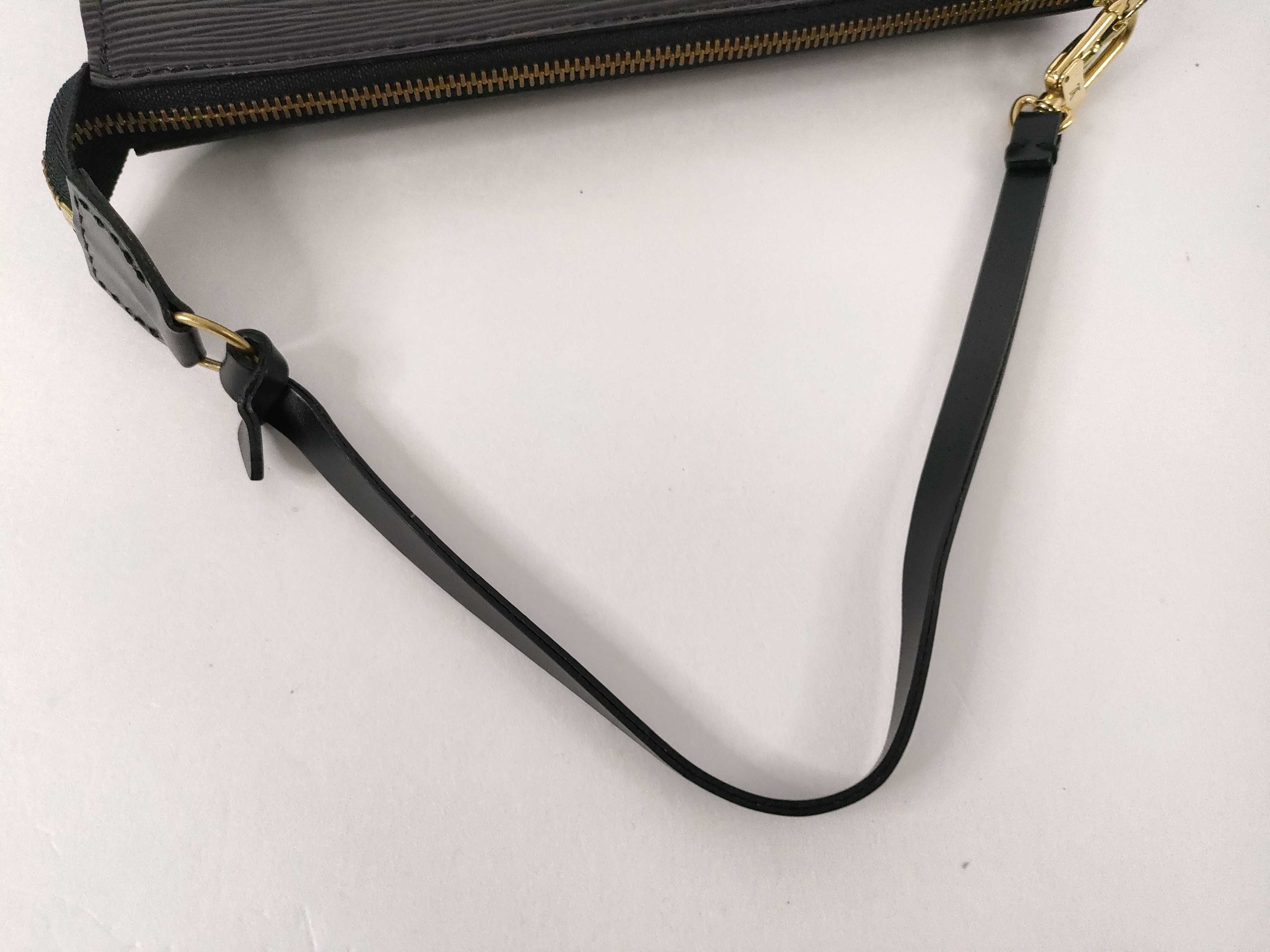 Epi Pouch (Noir) - Pochette Accessoires M52942 AR1905 — view 3