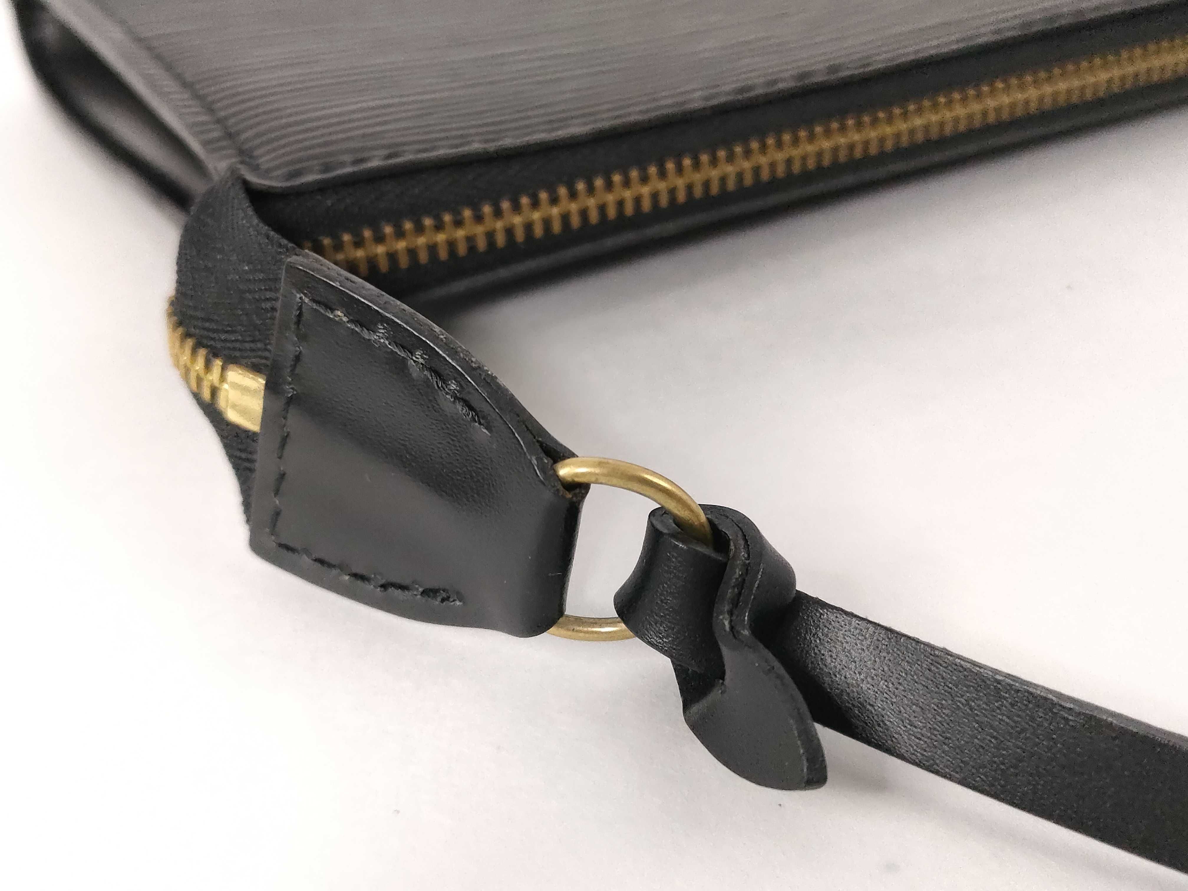 Epi Pouch (Noir) - Pochette Accessoires M52942 AR1905 — view 5
