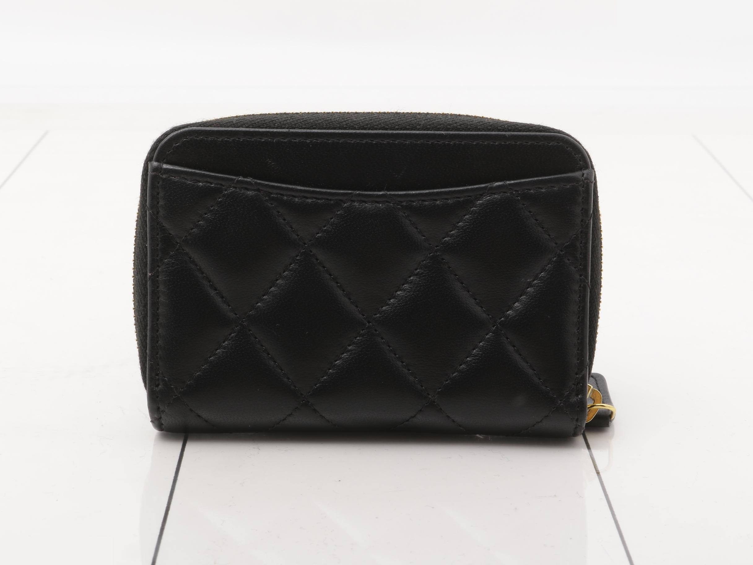 Matelassé lambskin coin case, black, serial number 31. — view 2