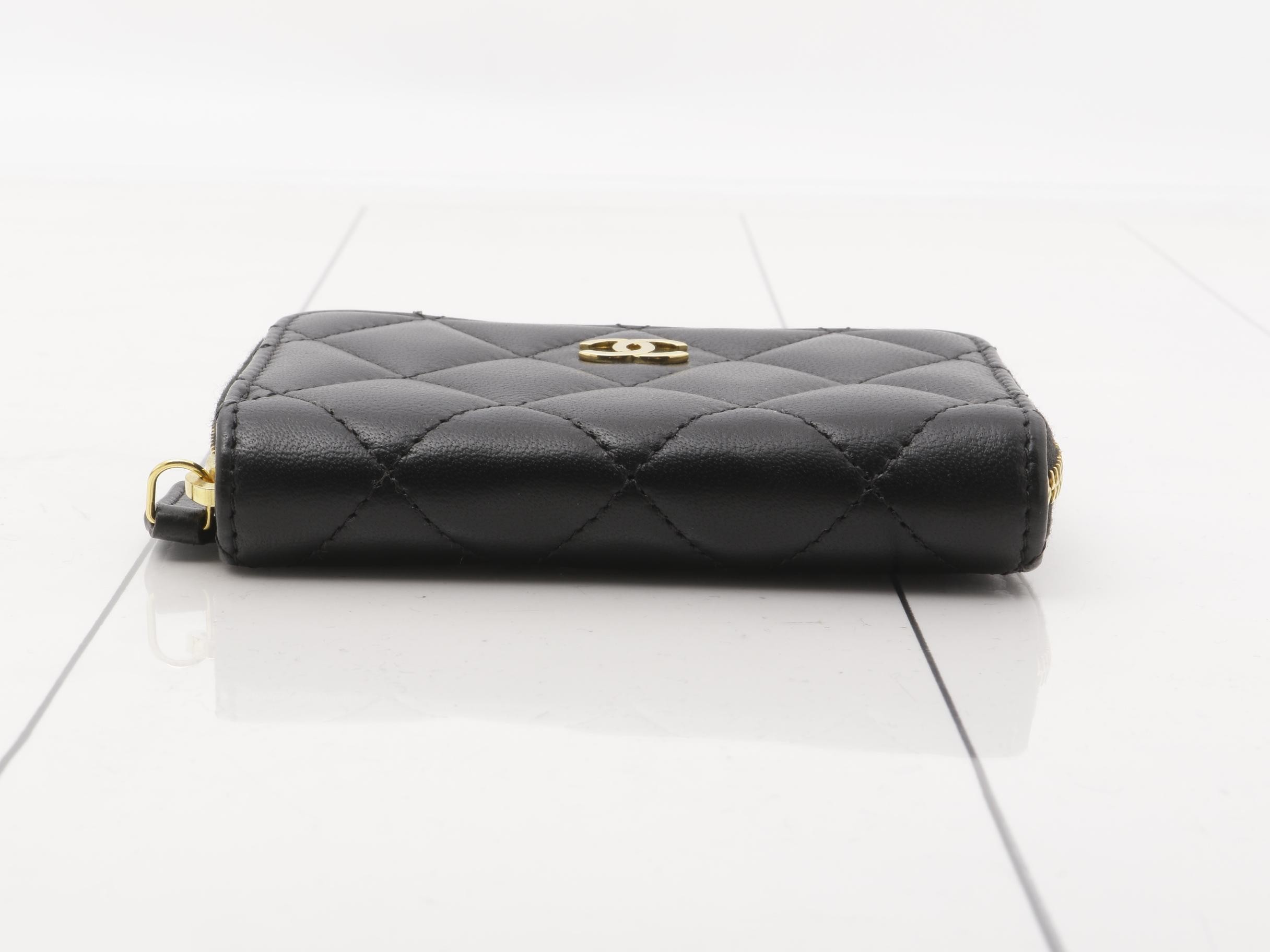 Matelassé lambskin coin case, black, serial number 31. — view 3