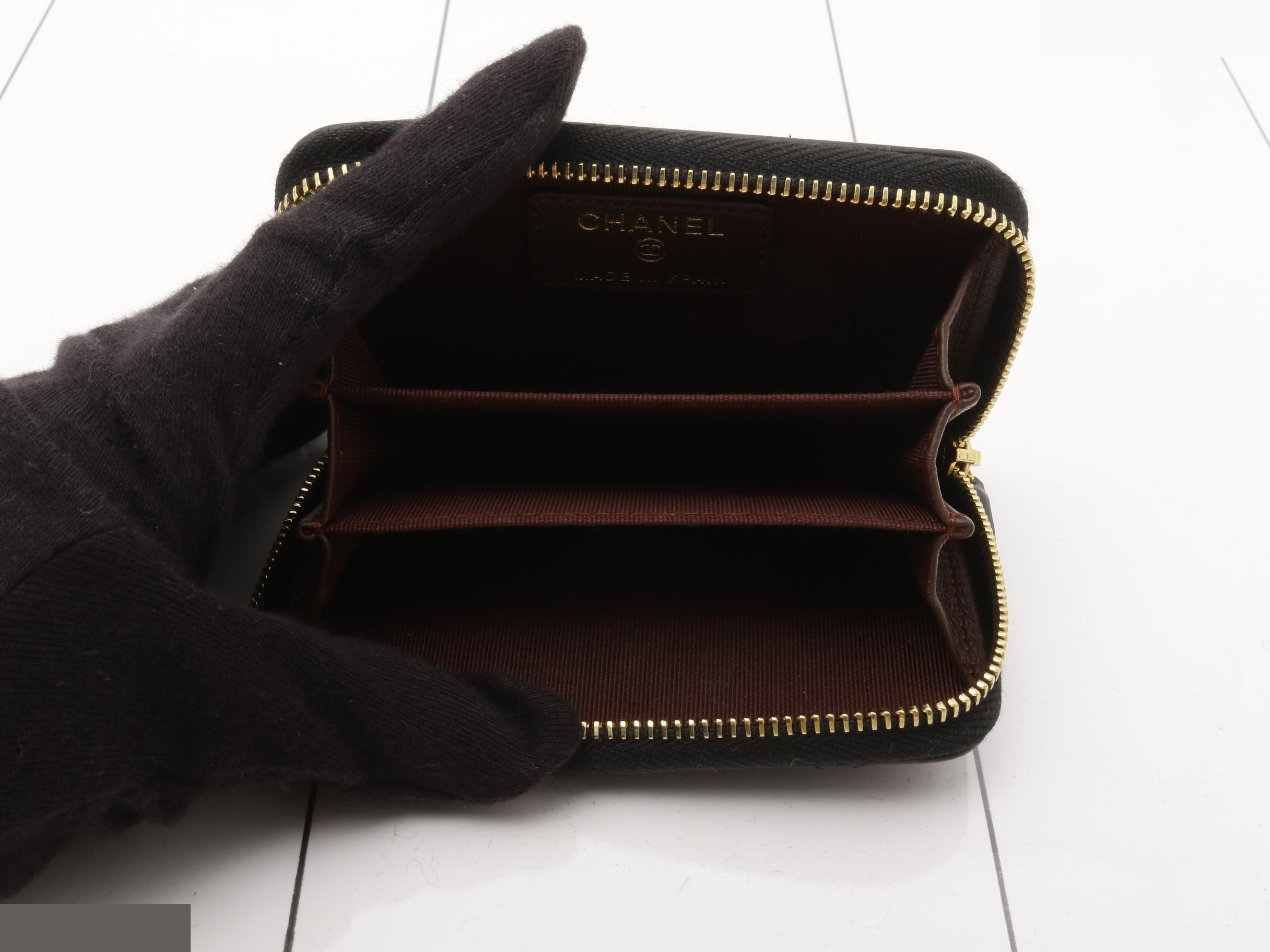Matelassé lambskin coin case, black, serial number 31. — view 4