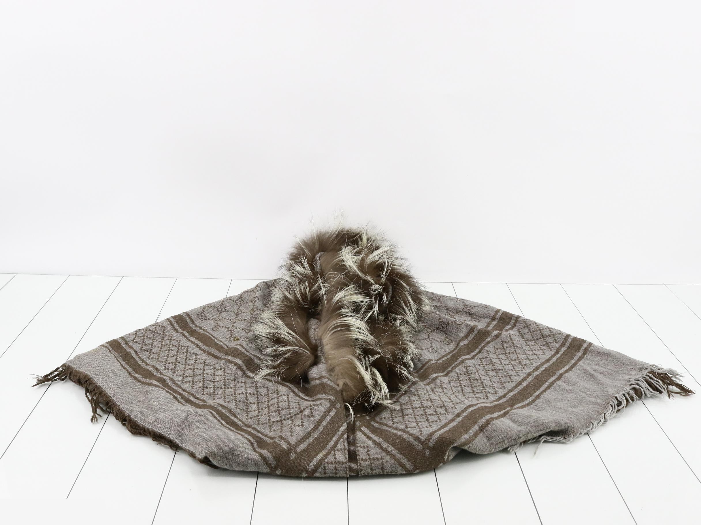 scarf/stole/fur — view 2