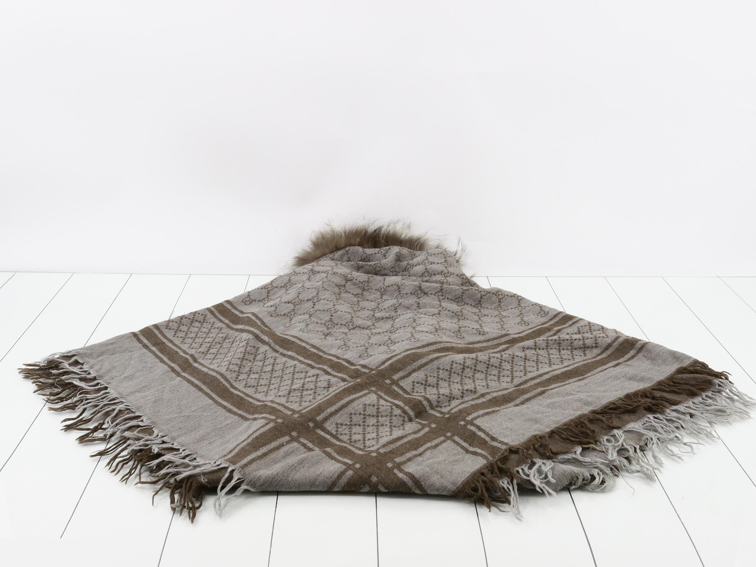 scarf/stole/fur — view 3