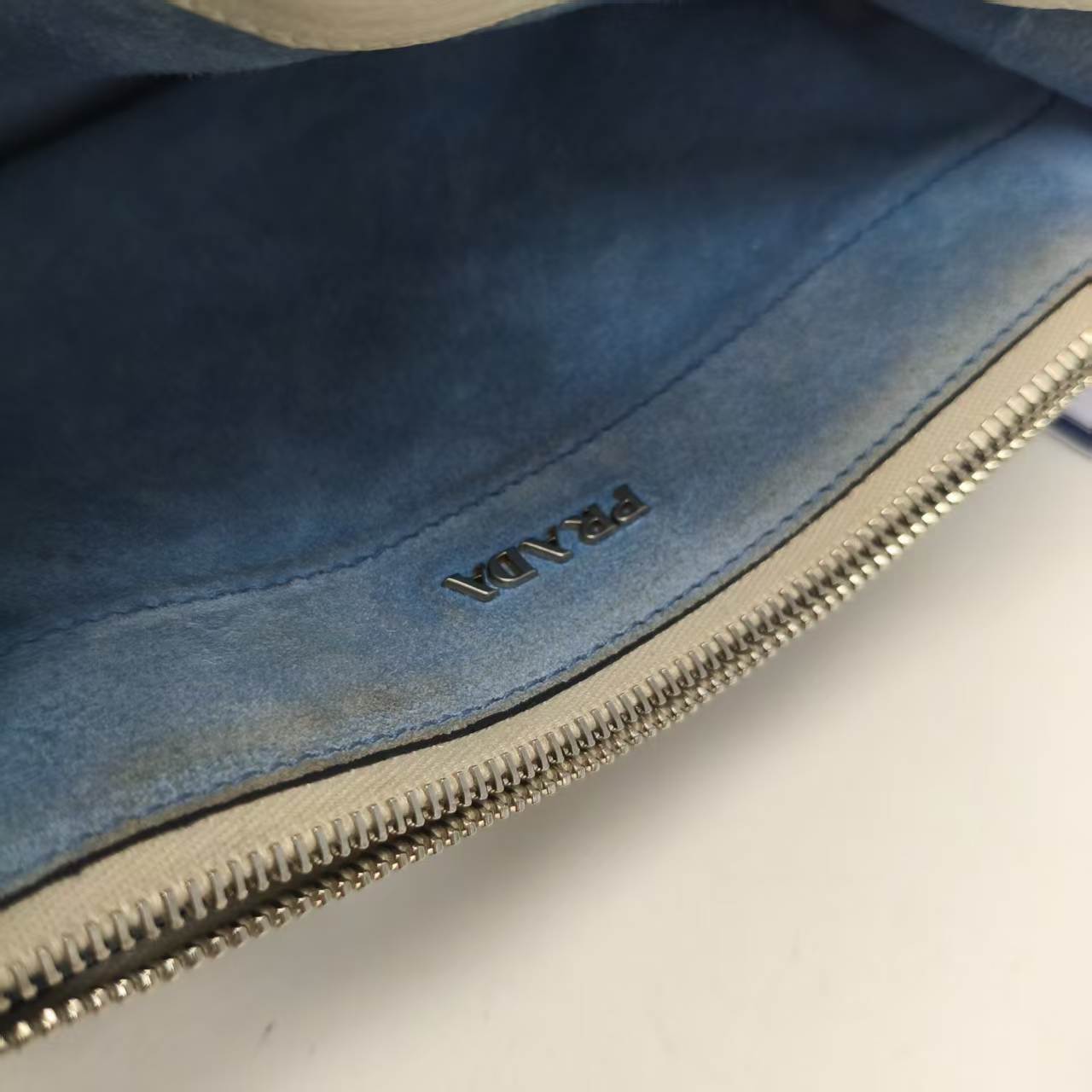 【*Shipped from: China*】PRADA Leather Shoulder Bag — view 10