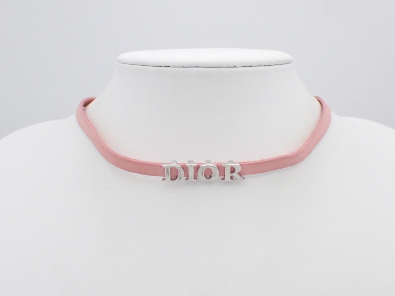 Other lines: Small items, accessories, chokers, leather, logo, pink — view 3