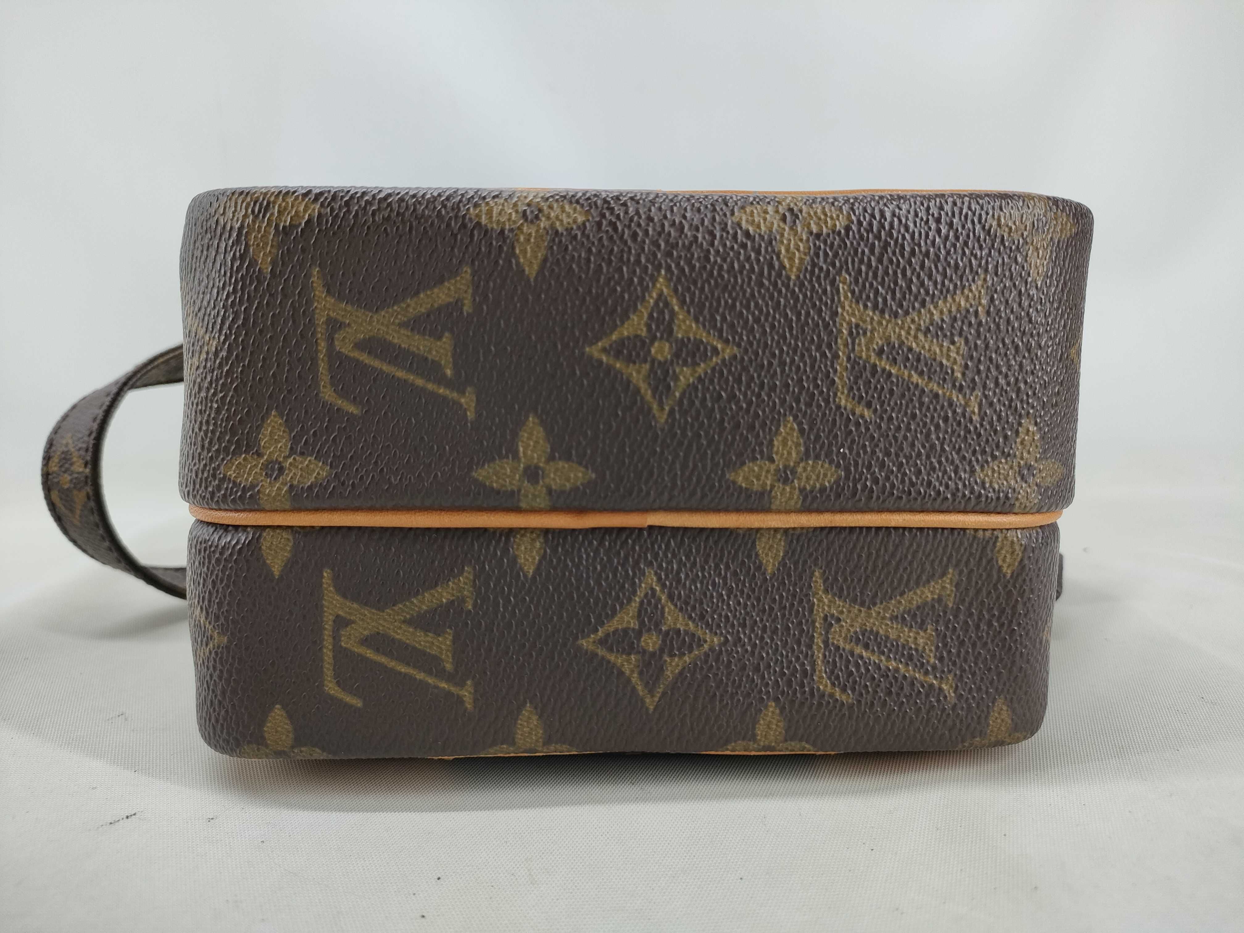 Monogram LV Amazon AR0031 Shoulder Bag — view 3